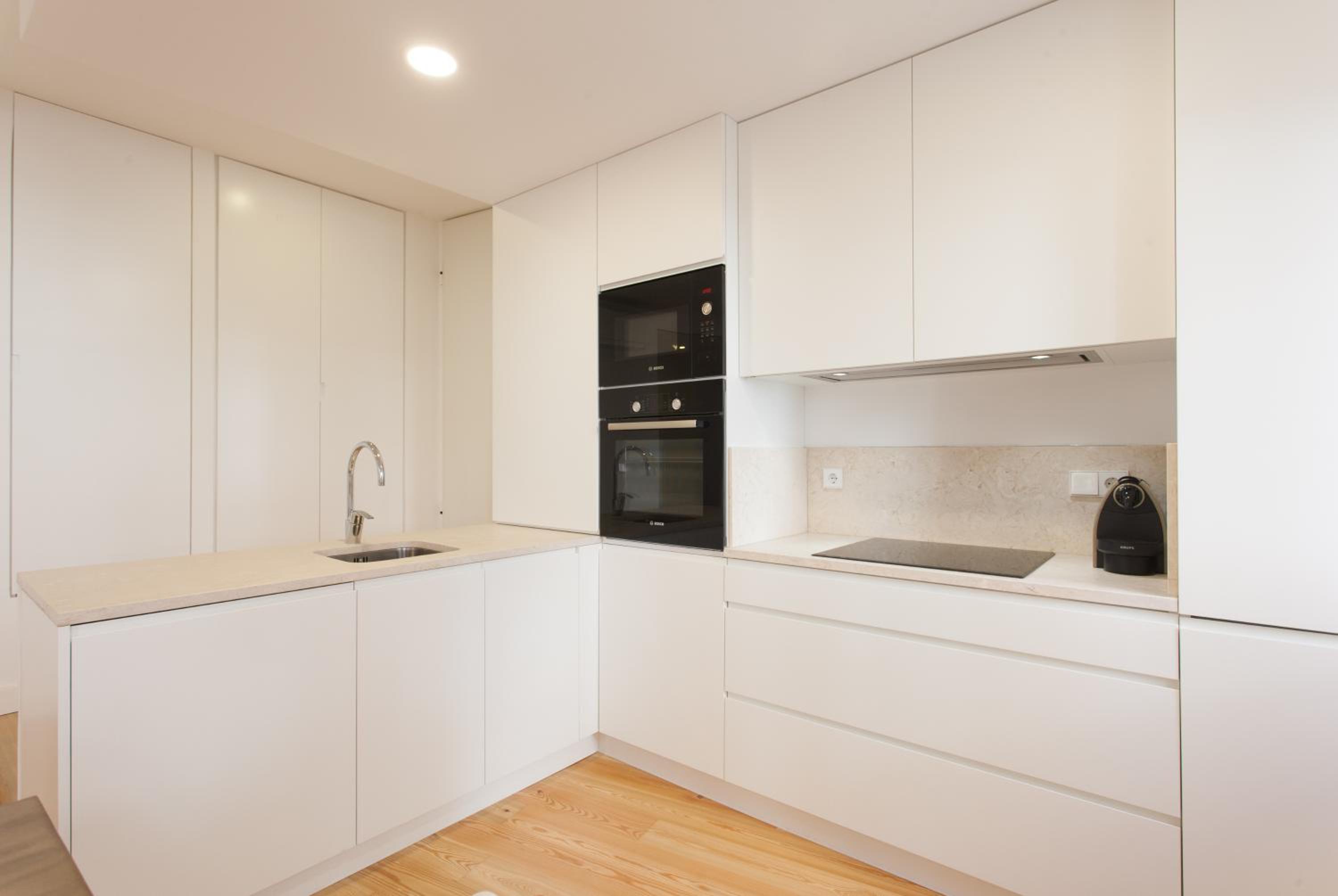 Mouraria Blue Three-Bedroom Apartment w/ Parking - by LU Holidays