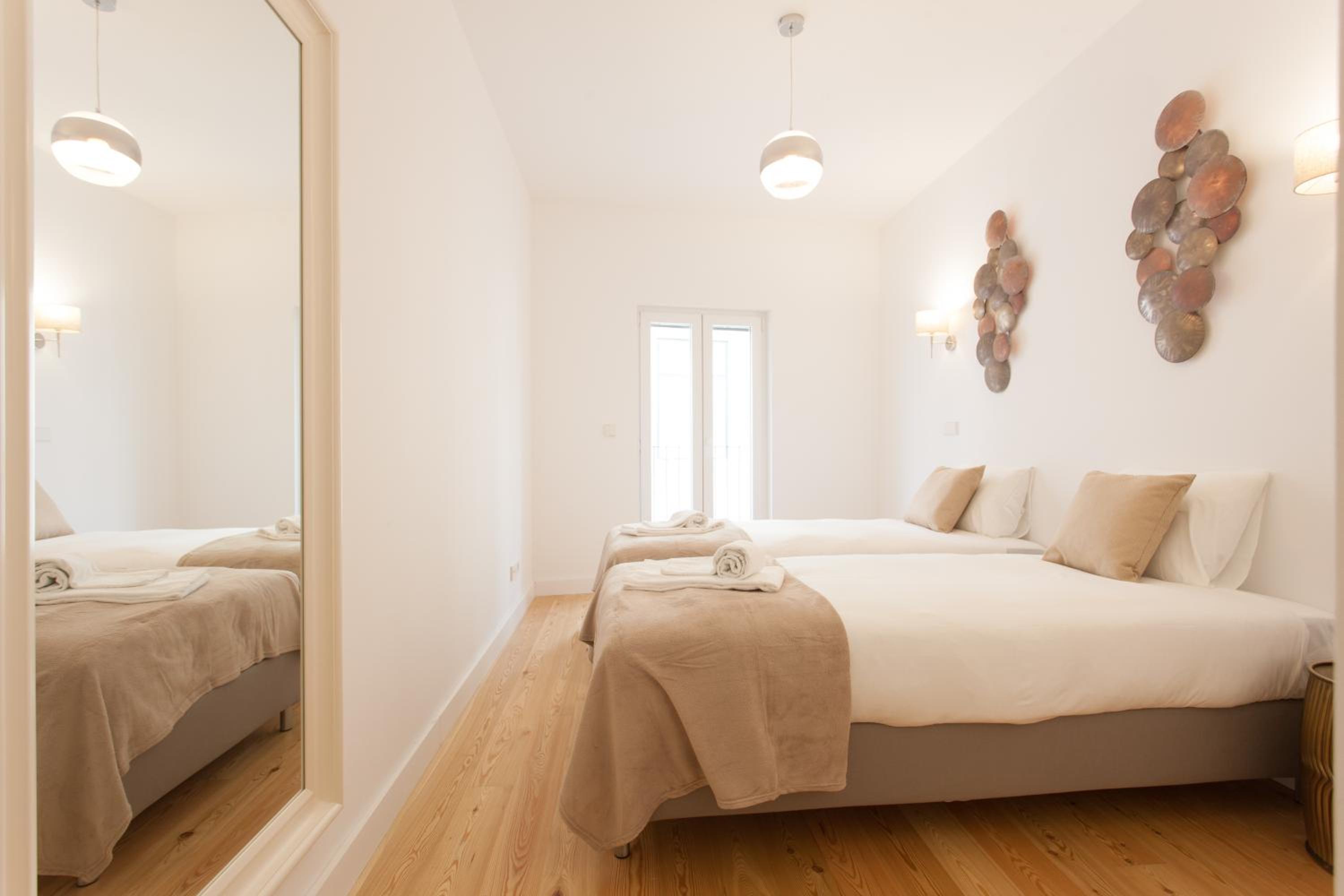 Mouraria Blue Three-Bedroom Apartment w/ Parking - by LU Holidays