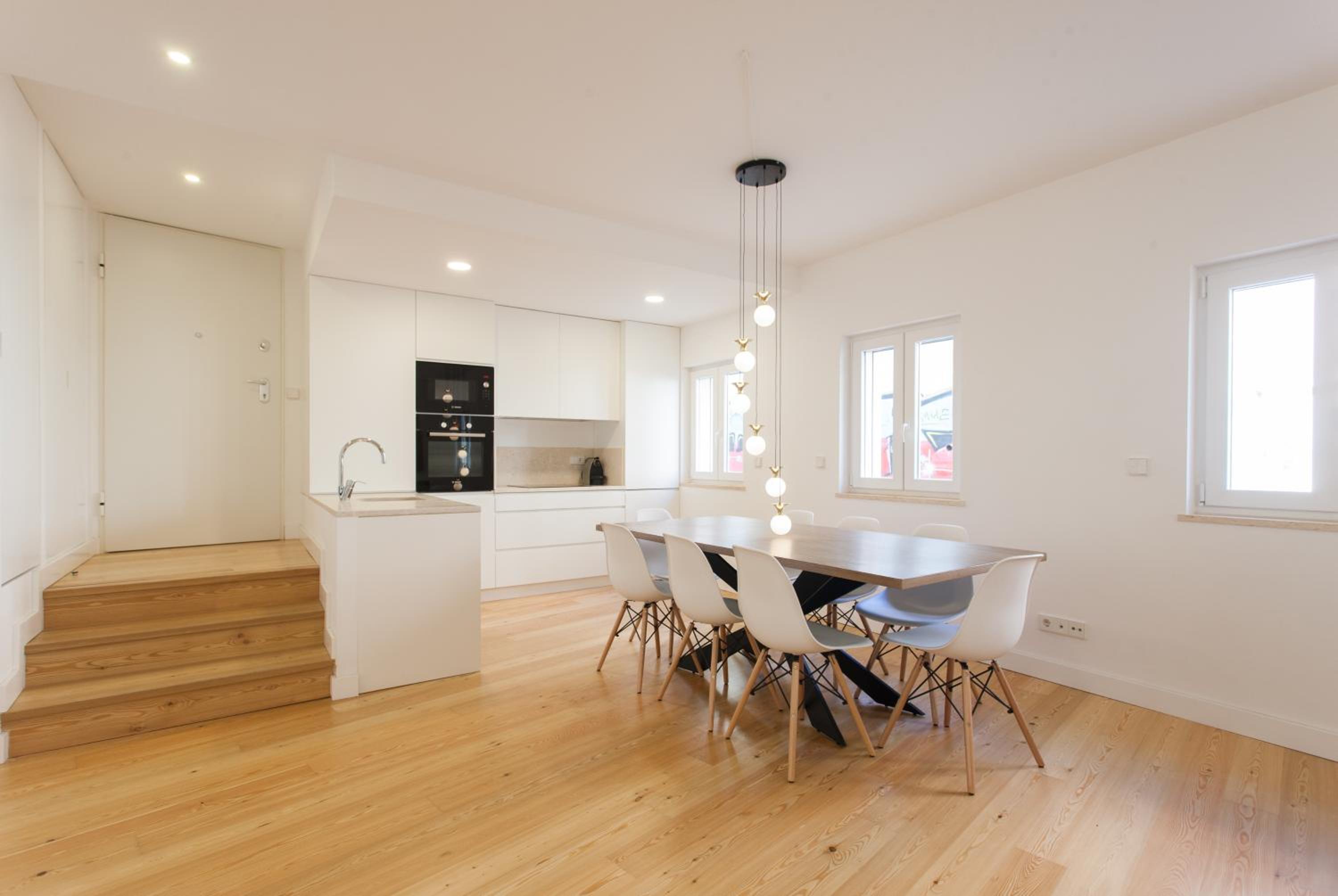 Mouraria Blue Three-Bedroom Apartment w/ Parking - by LU Holidays