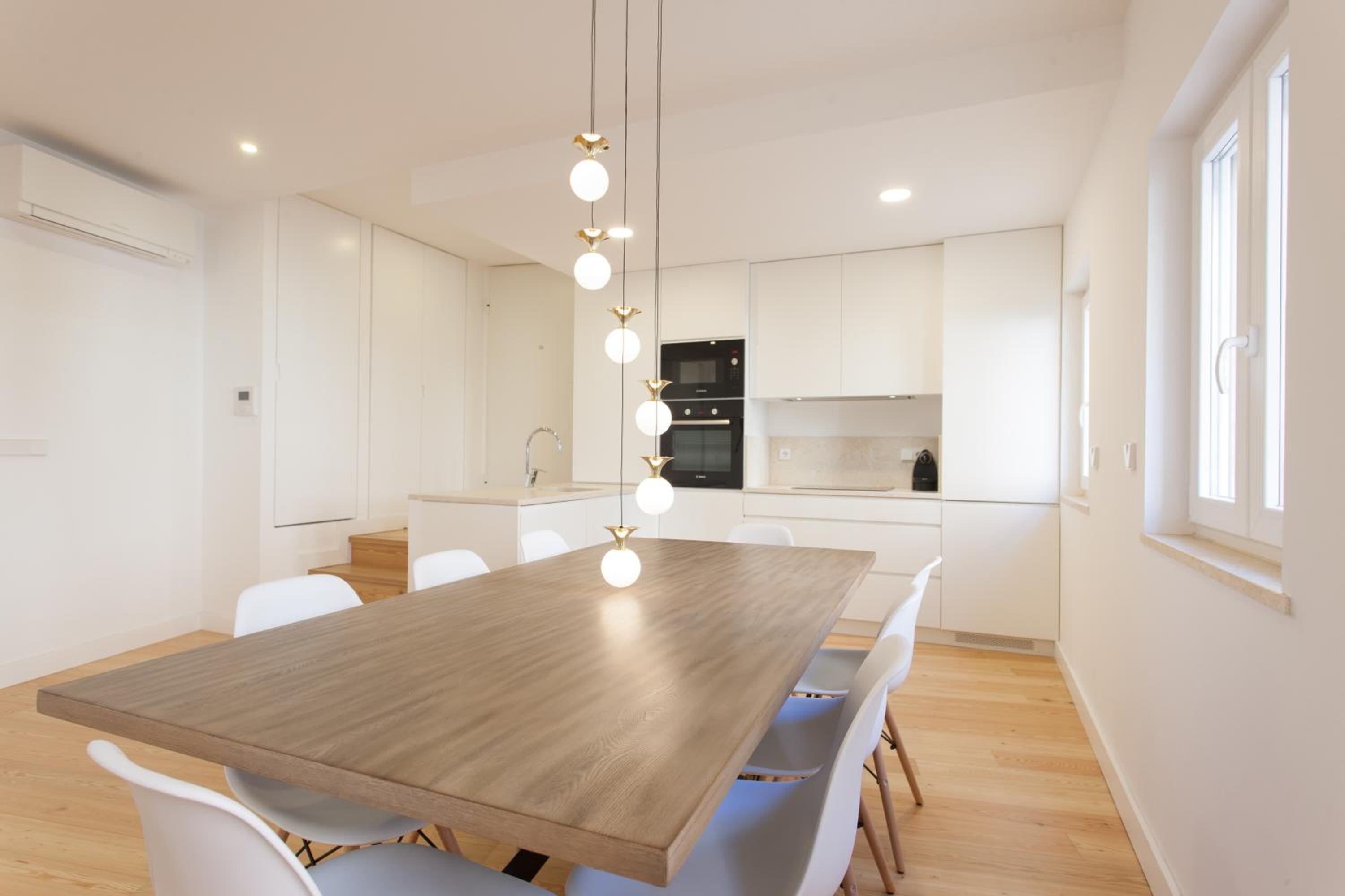 Mouraria Blue Three-Bedroom Apartment w/ Parking - by LU Holidays