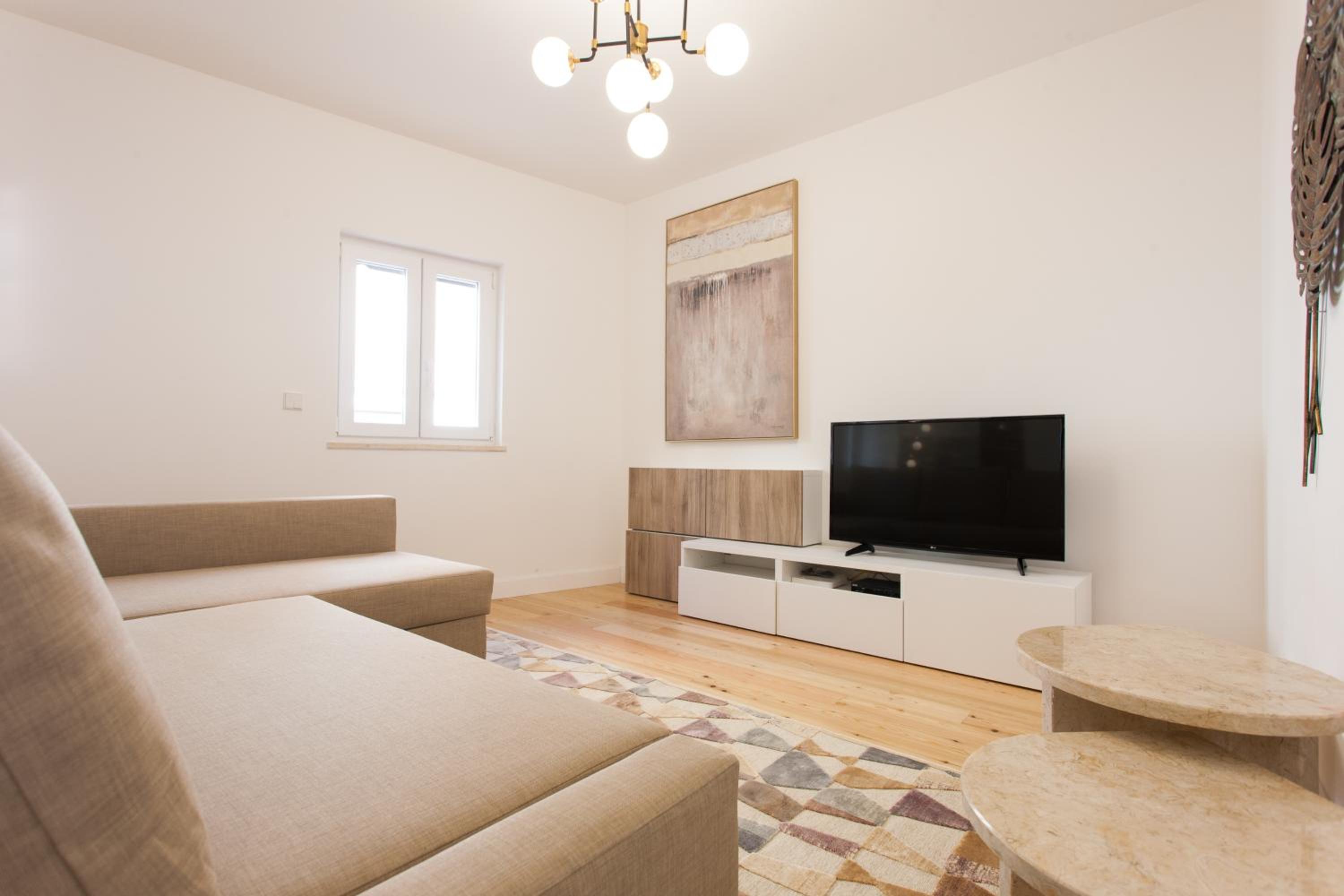 Mouraria Blue Three-Bedroom Apartment w/ Parking - by LU Holidays