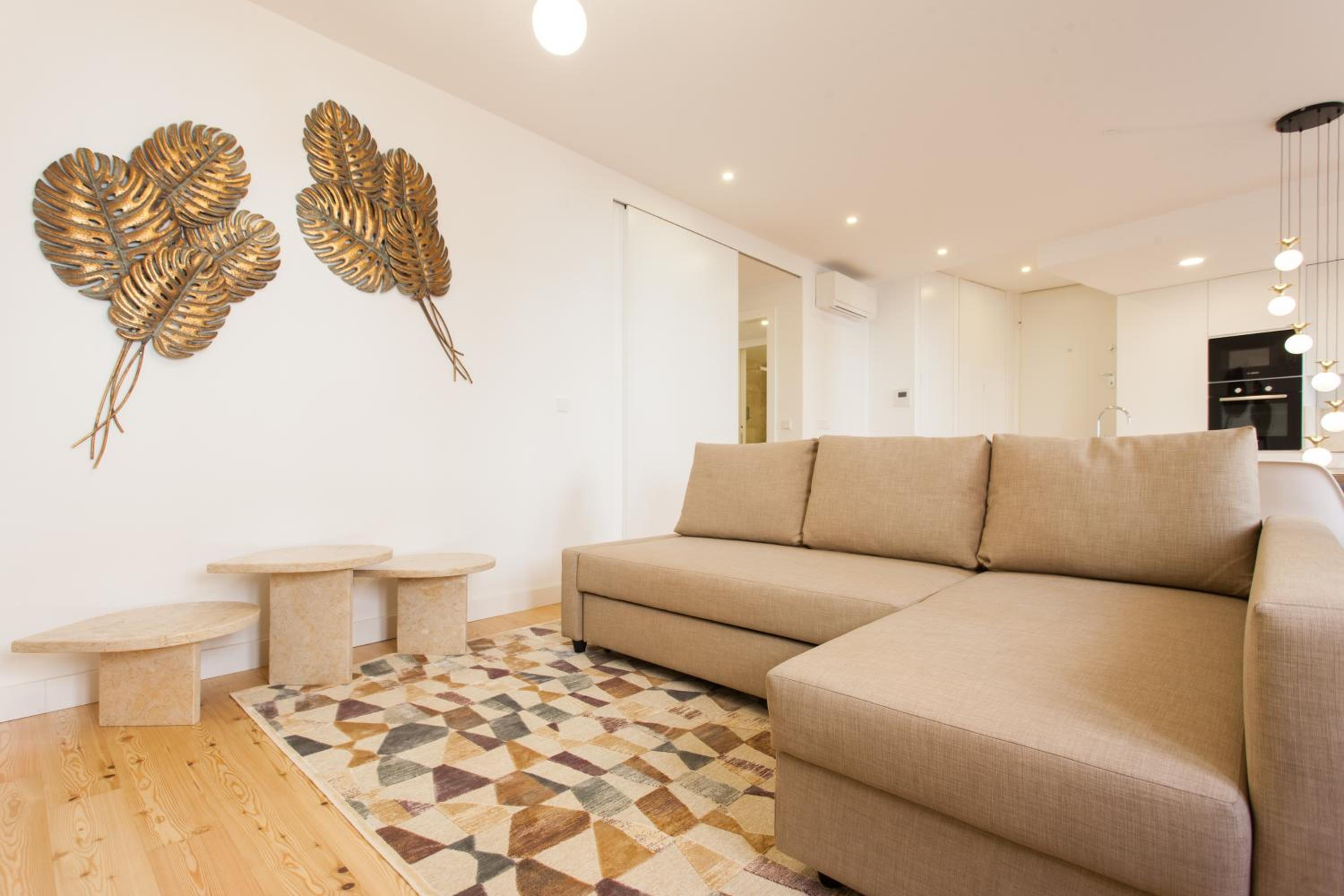 Mouraria Blue Three-Bedroom Apartment w/ Parking - by LU Holidays