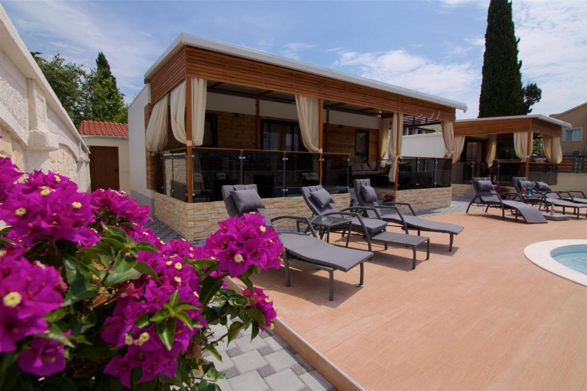 Tomica Apartments with Pool view 2