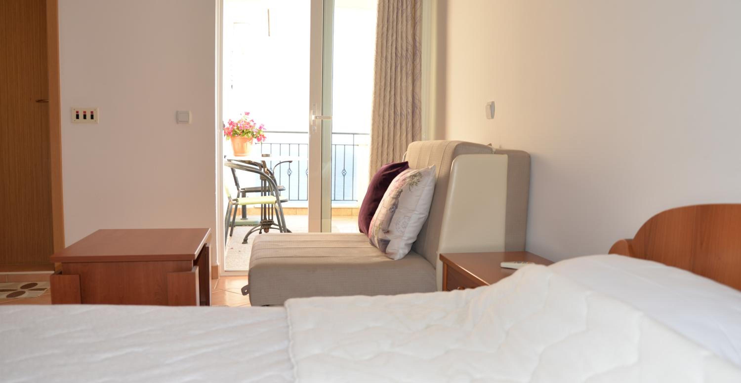 Apartments Hollaj