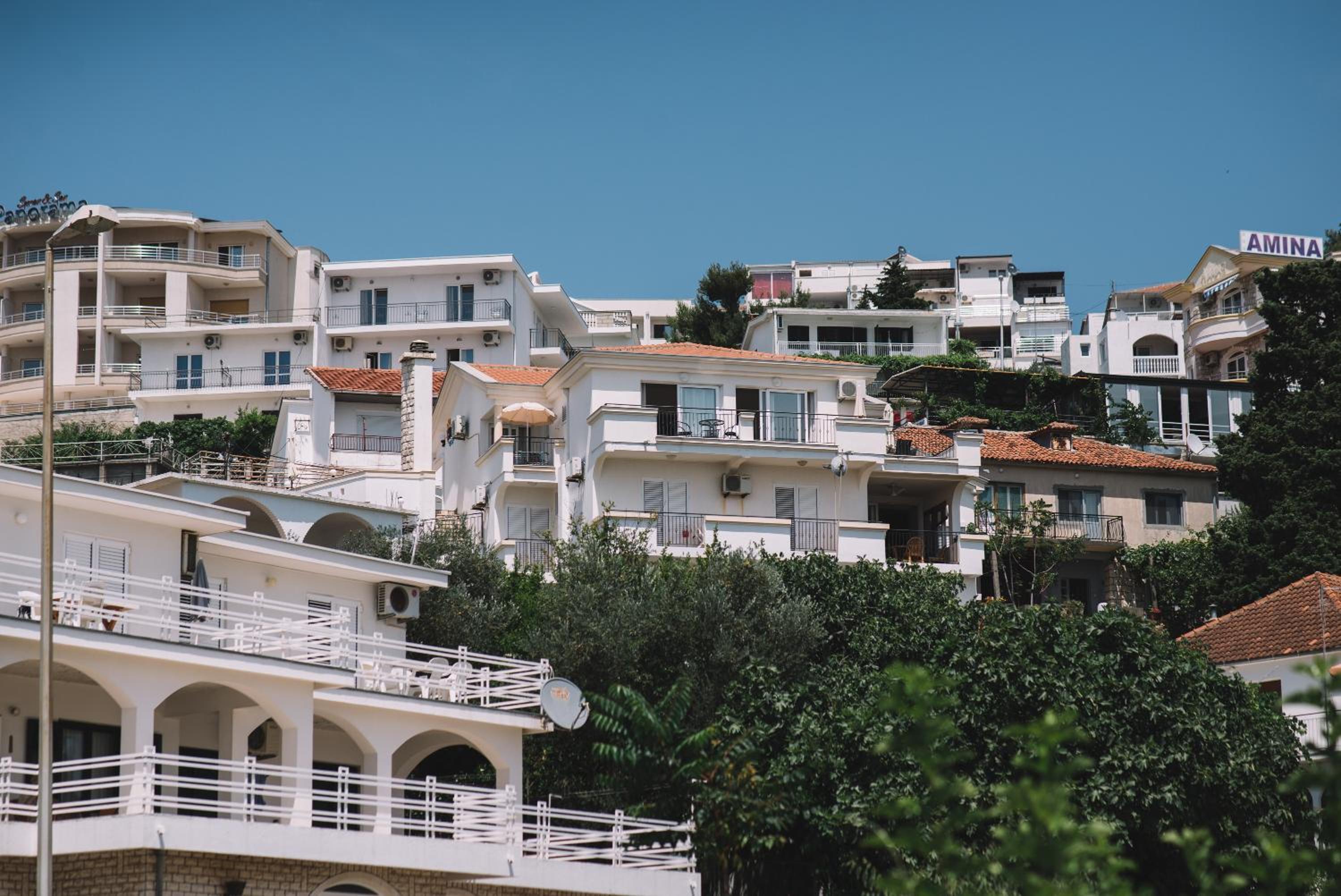 Apartments Hollaj