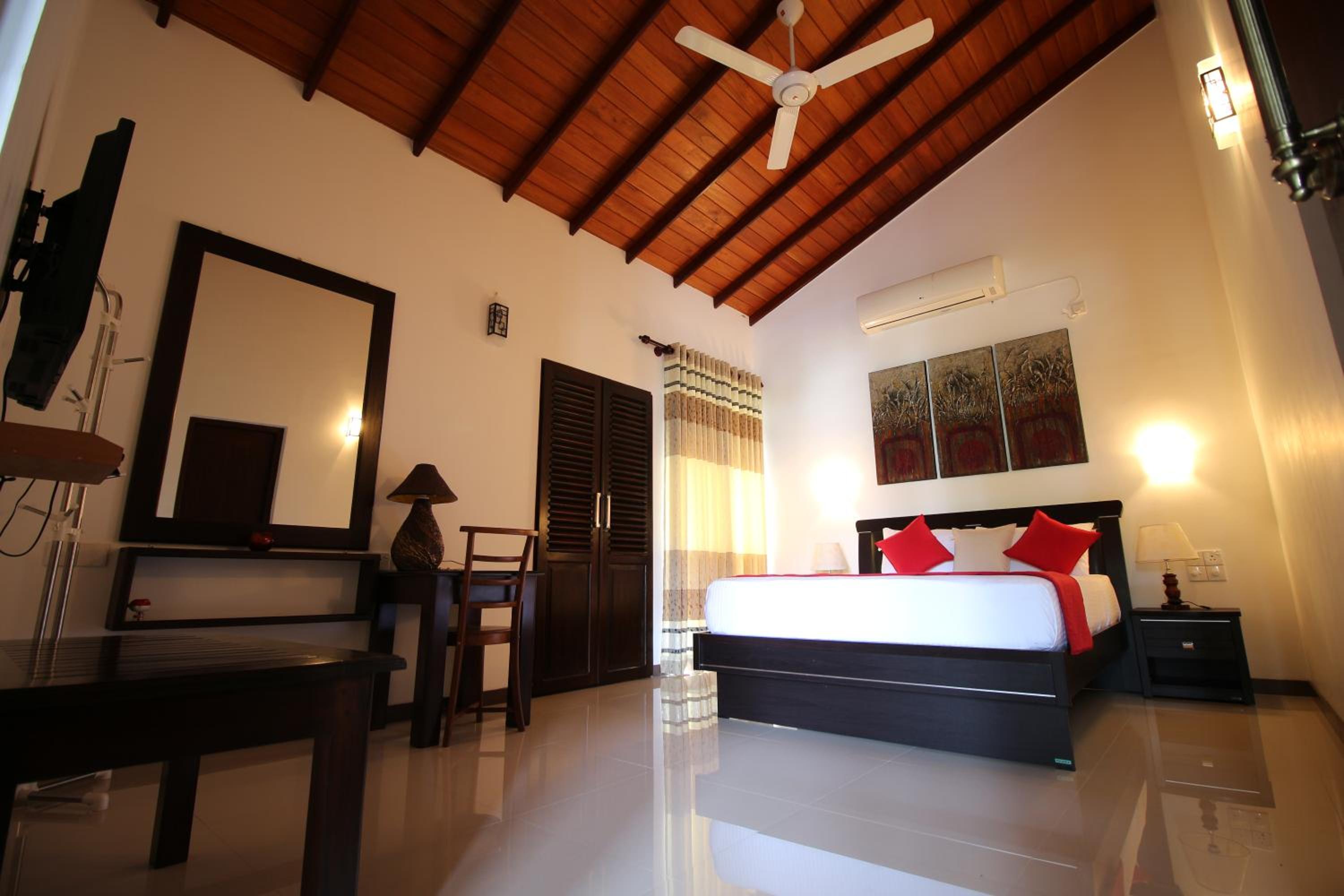 River Breeze Villa Bentota