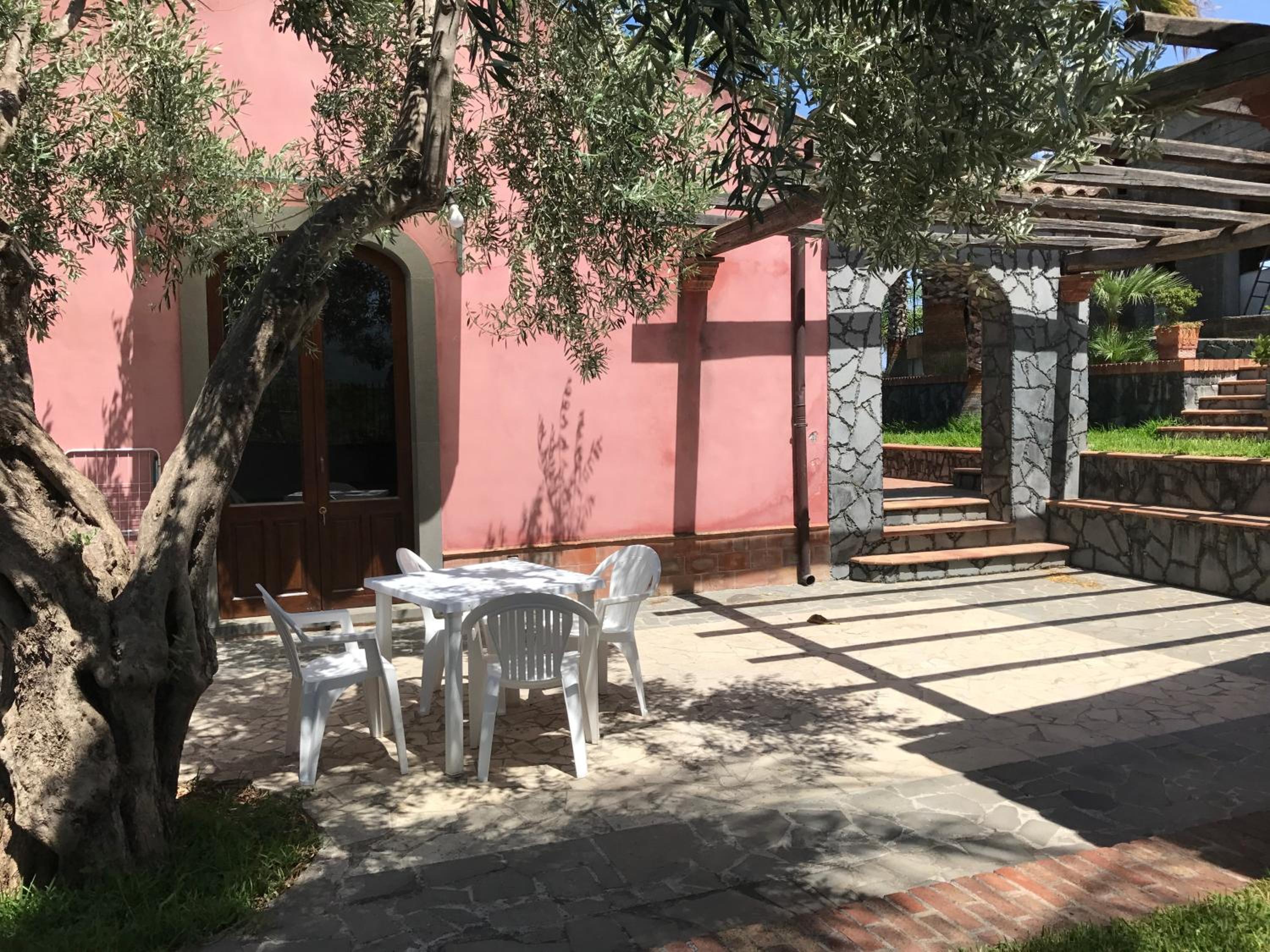 Villa del Nespolo view 3