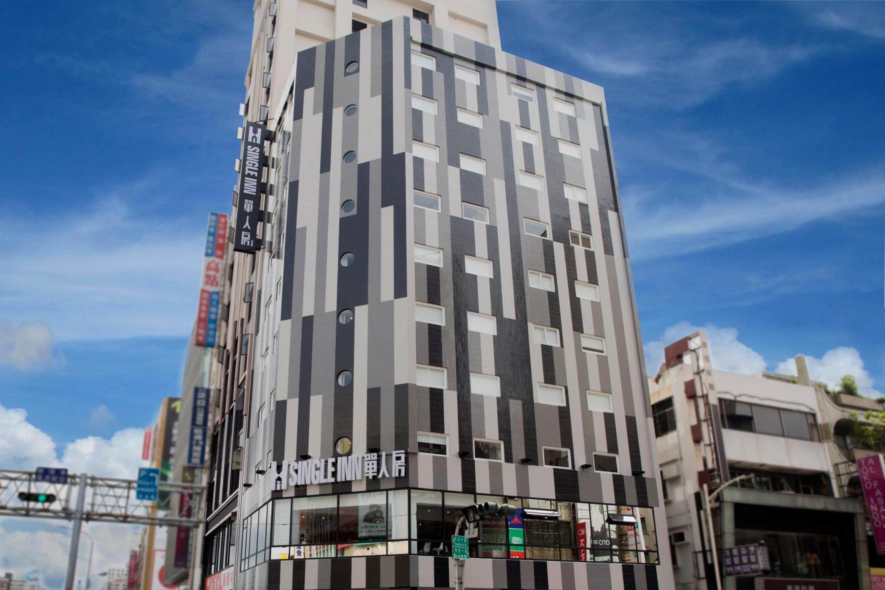 Single Inn-Kaohsiung Station