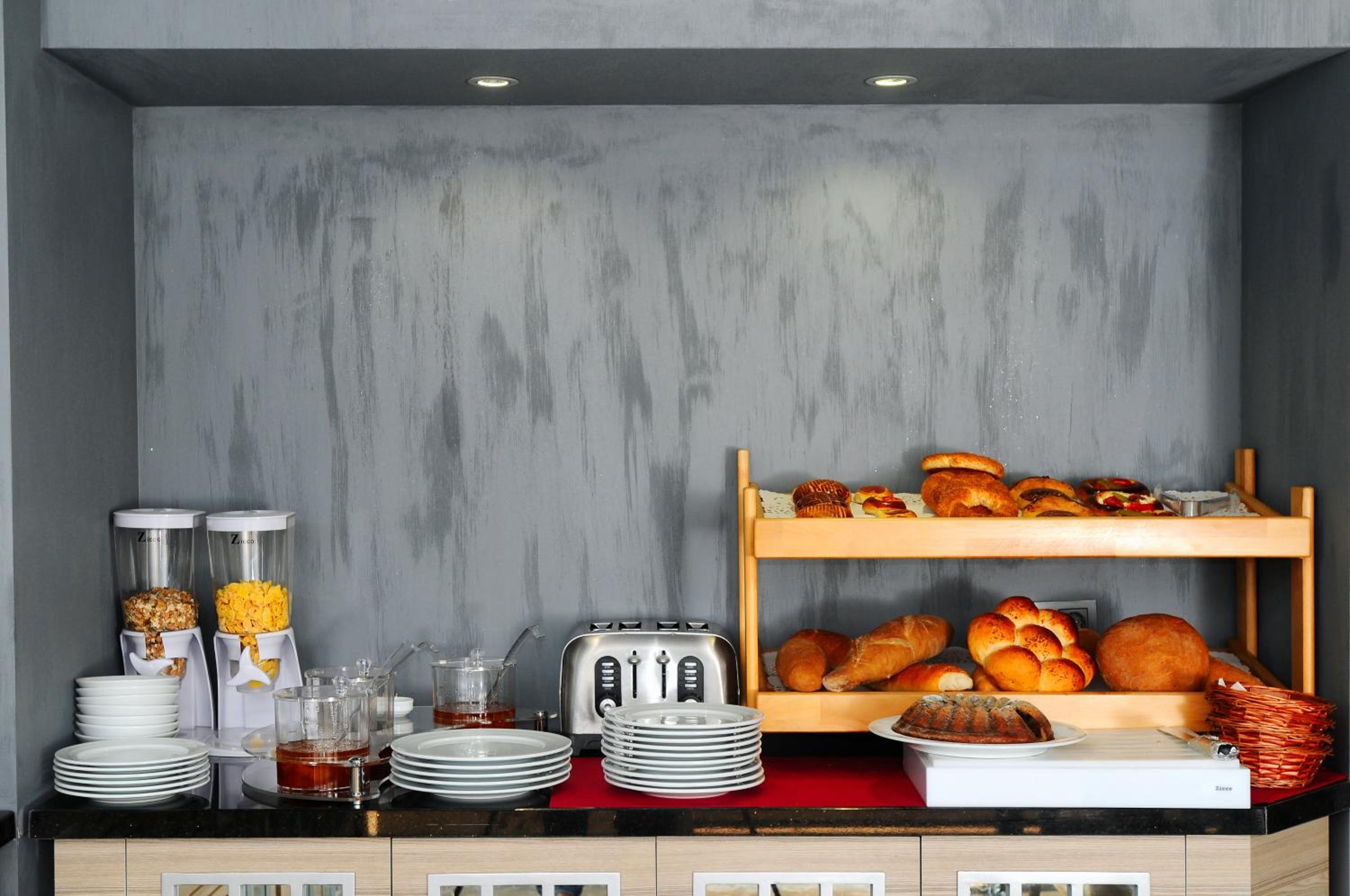 Akoni Hotel - Image 11