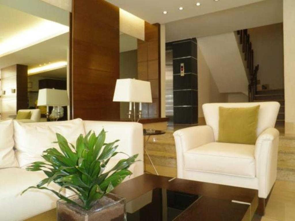 Granada Suites Hotel