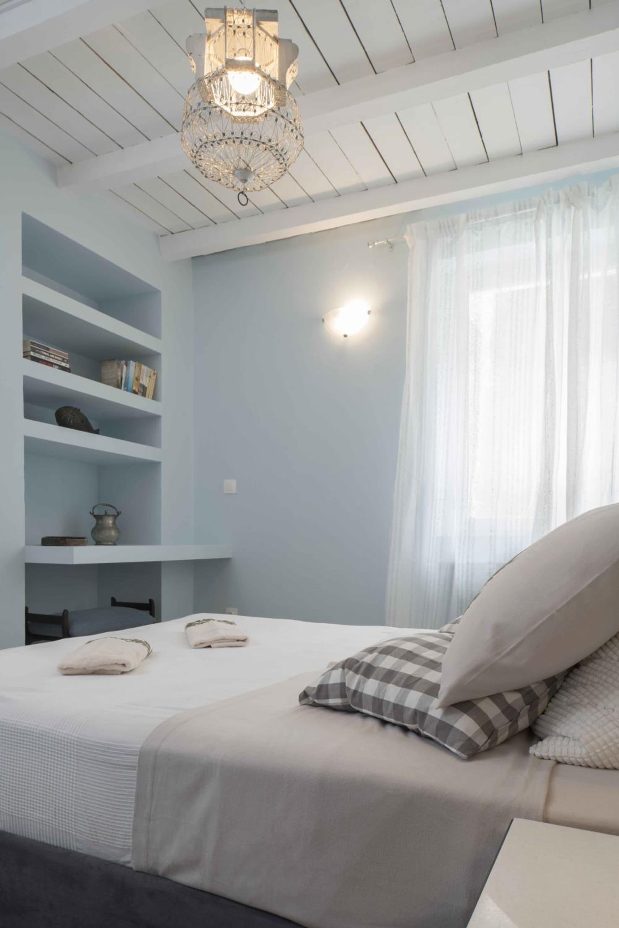 Athenian House in Plaka Villa by Athenian Homes