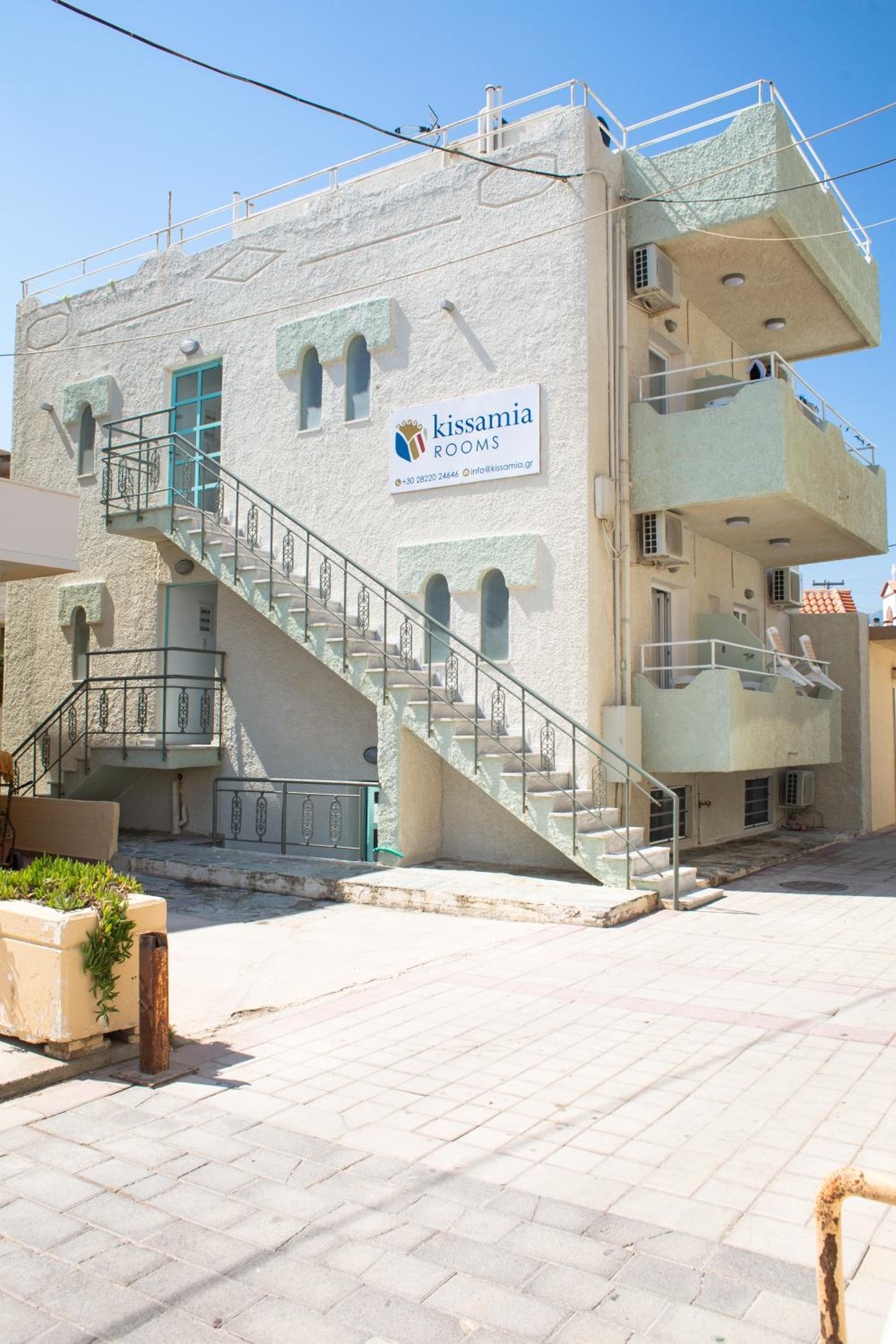 Kissamia - Self Check In Only - Next to Night Clubs photo 2