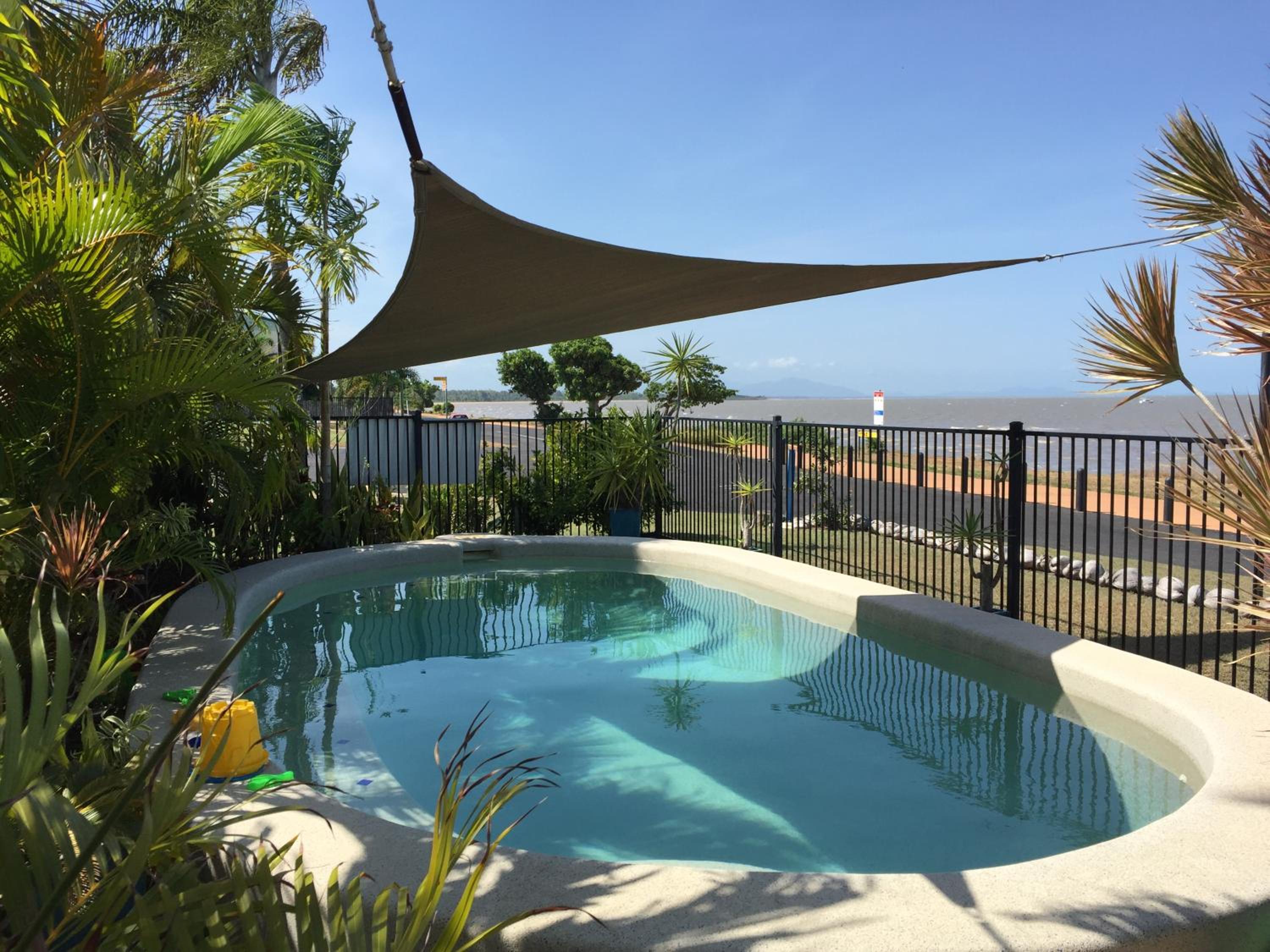 Cardwell Beachfront Motel
