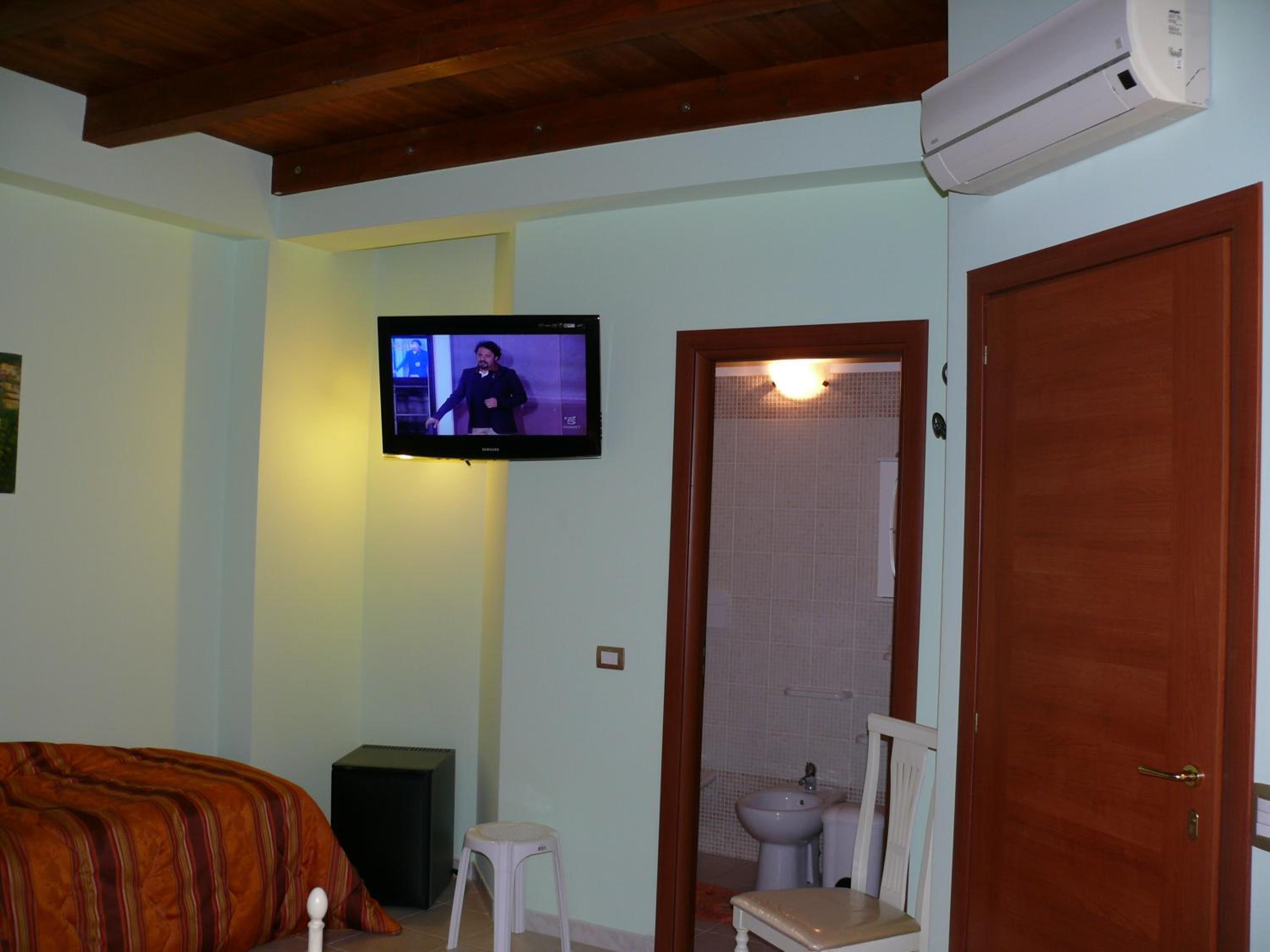 Photo 10