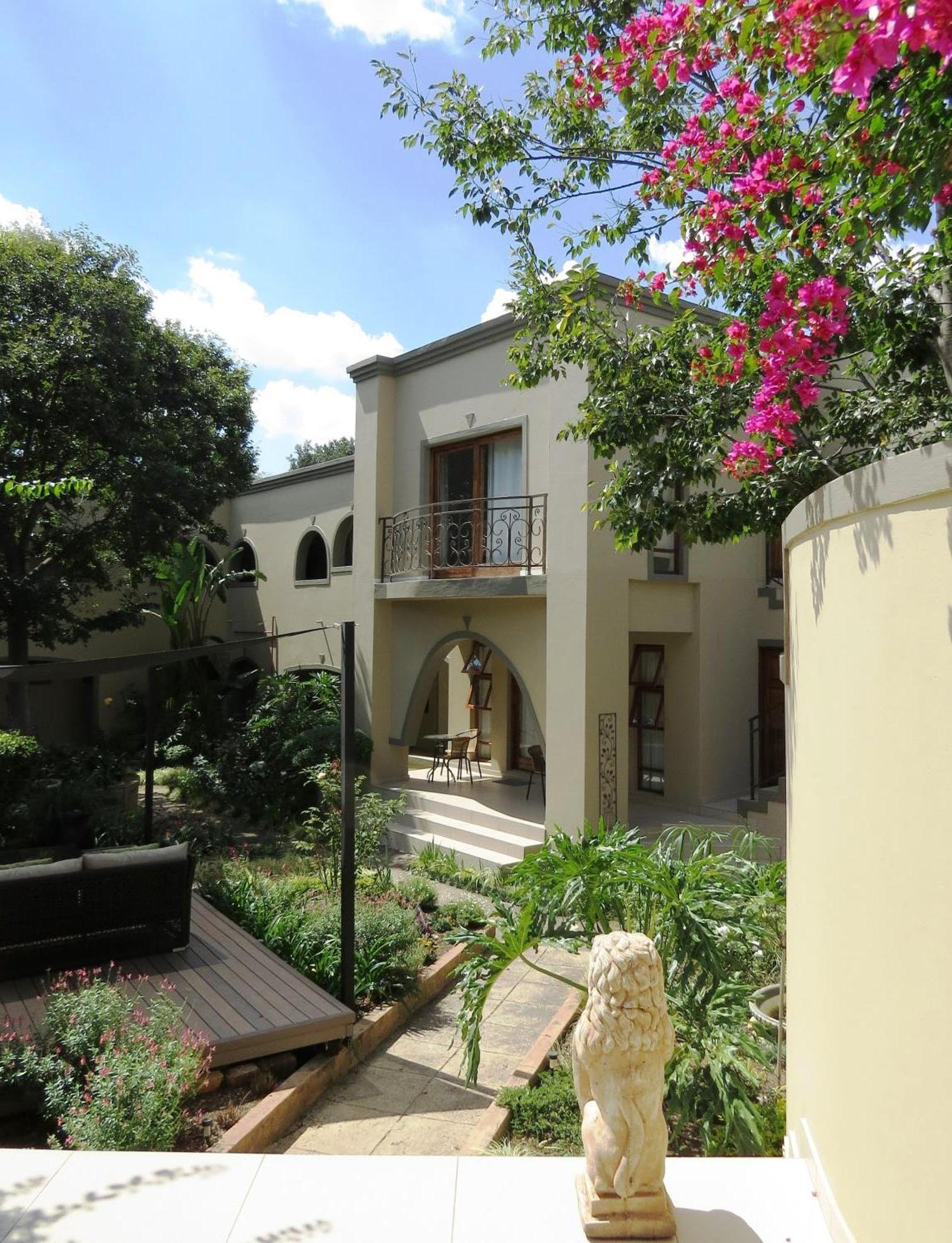 Hotel Dunton Guest House - Image 1