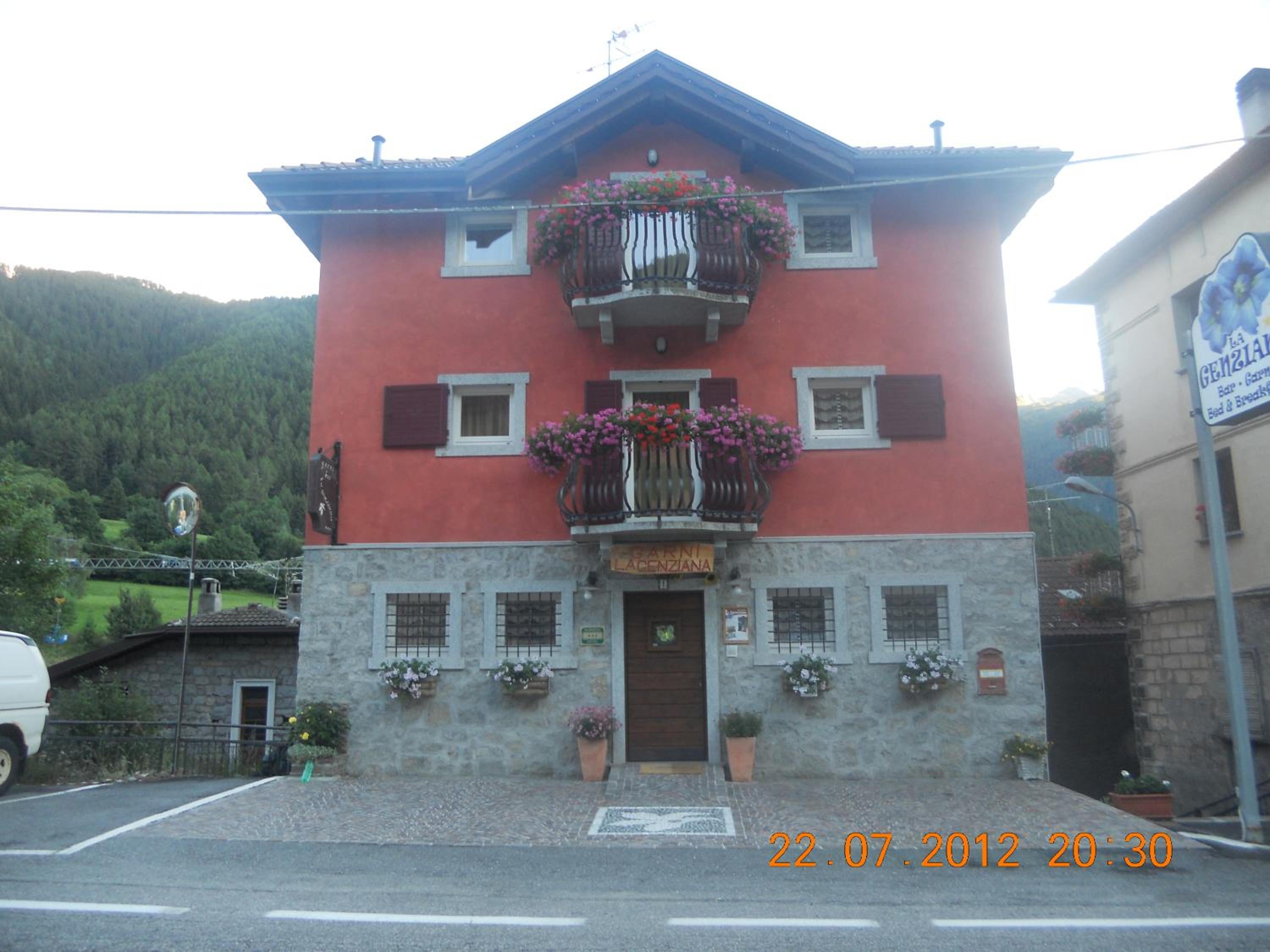Photo 12