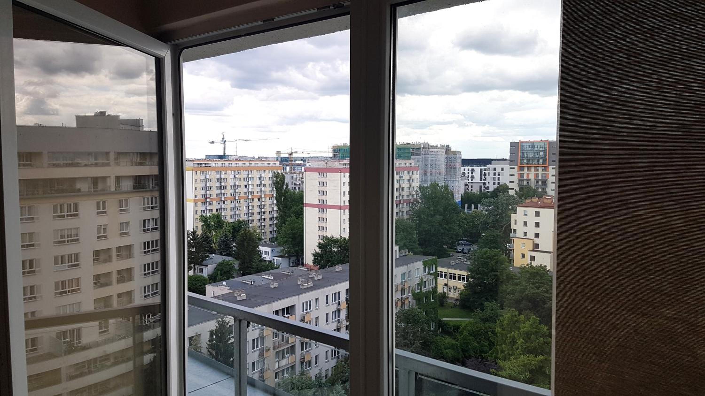 Walk distance to mokotow business park