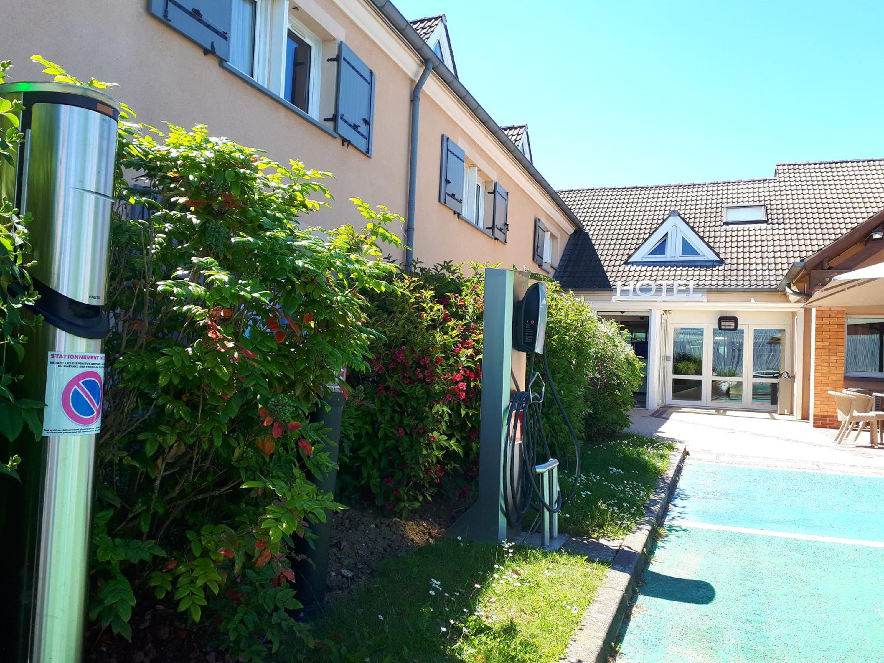 Chartres Vacations - Logis Hotel L'Oree de Chartres - Barjouville - Property Image 9