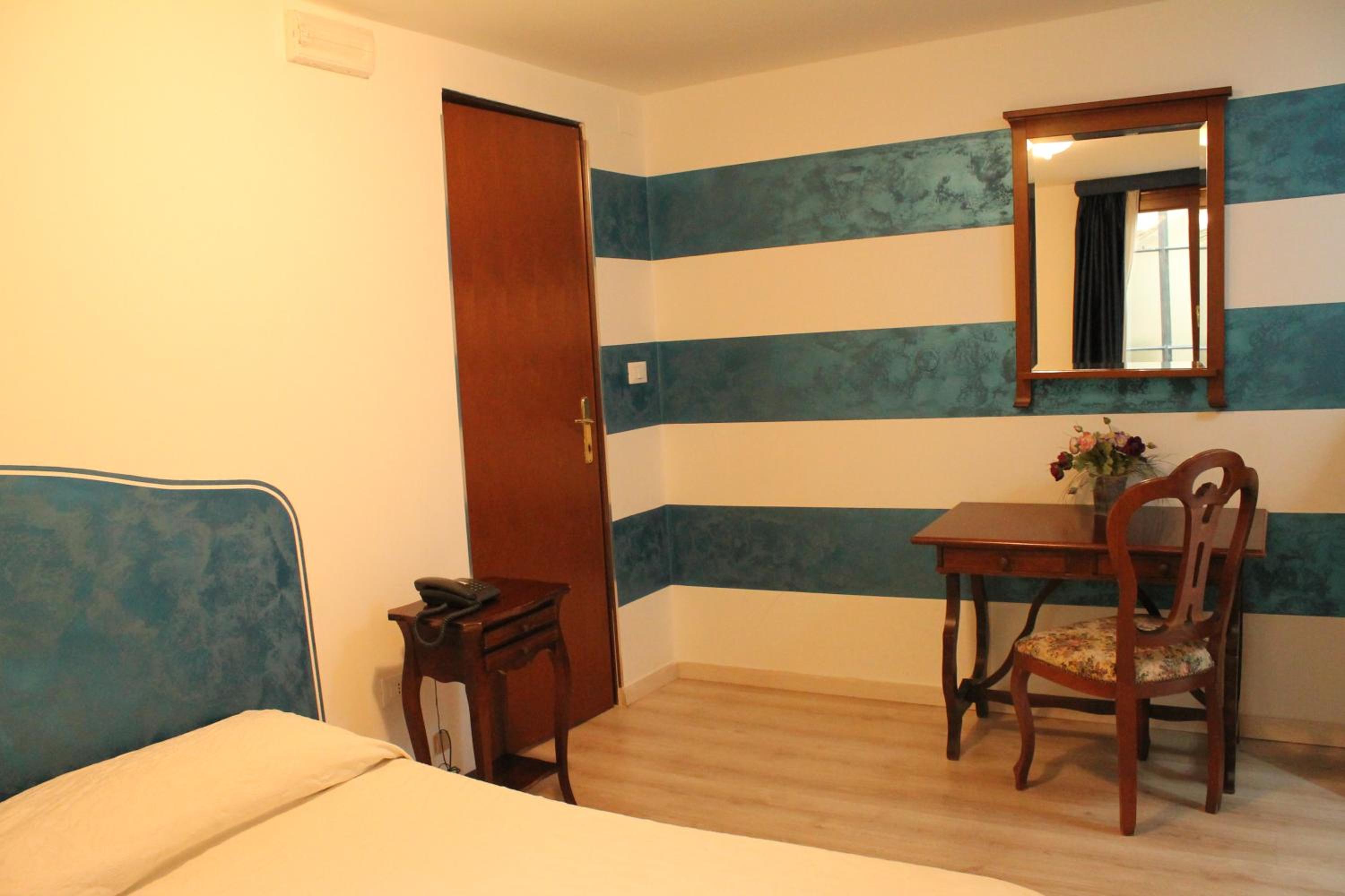 Palazzo Lion Morosini - Check in presso Locanda Ai Santi Apostoli