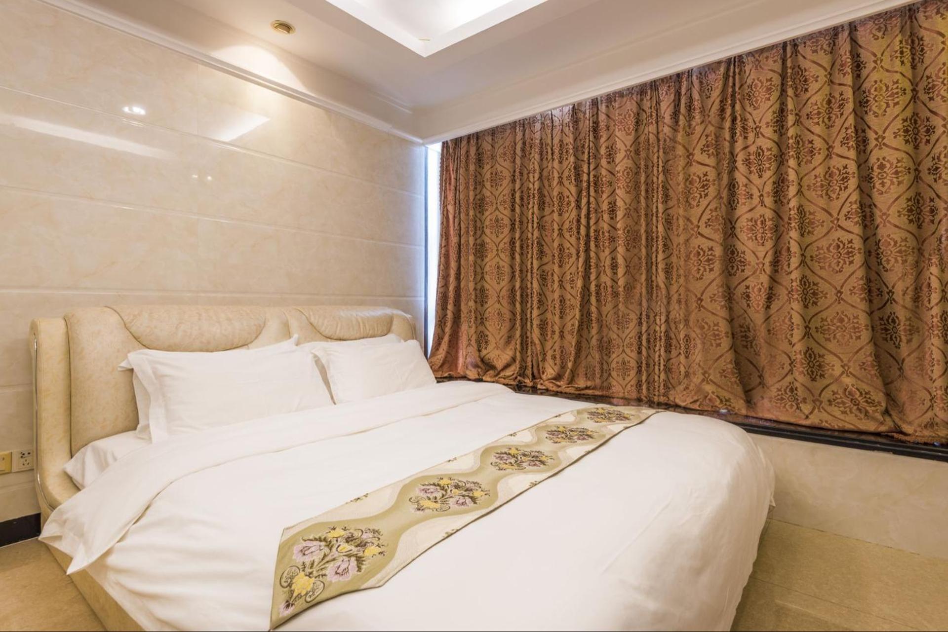 Grand Continental Apartment
