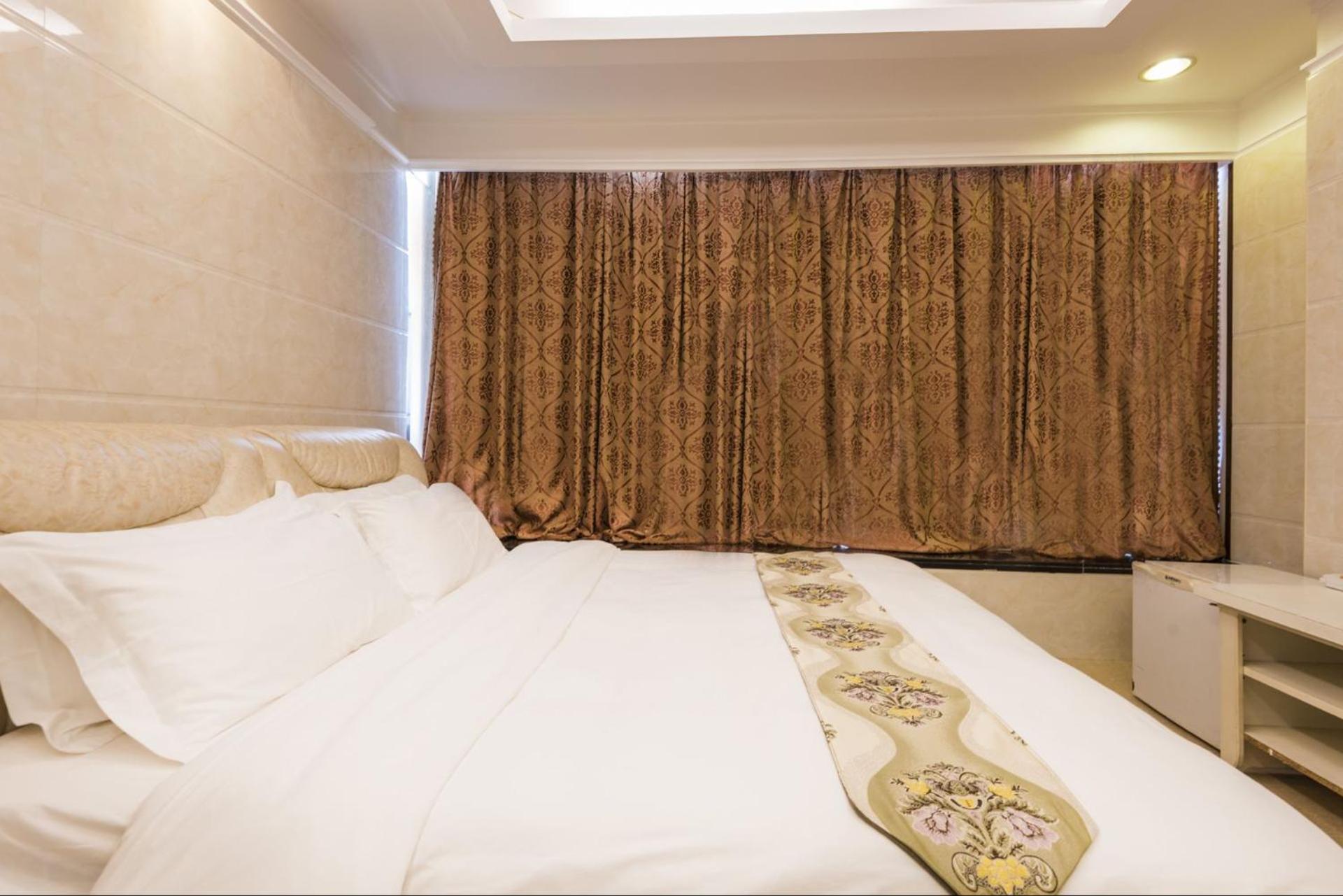 Grand Continental Apartment