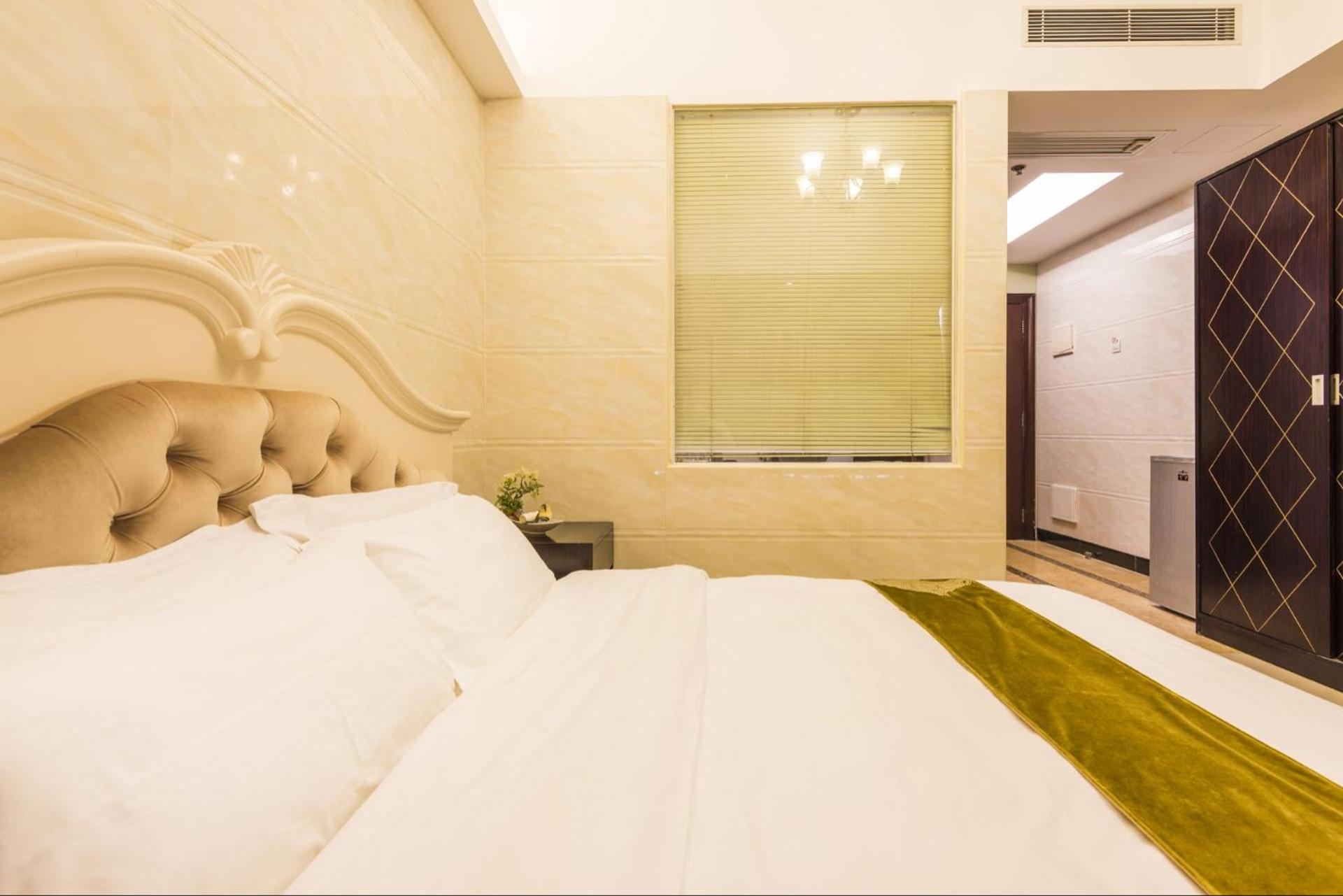 Grand Continental Apartment