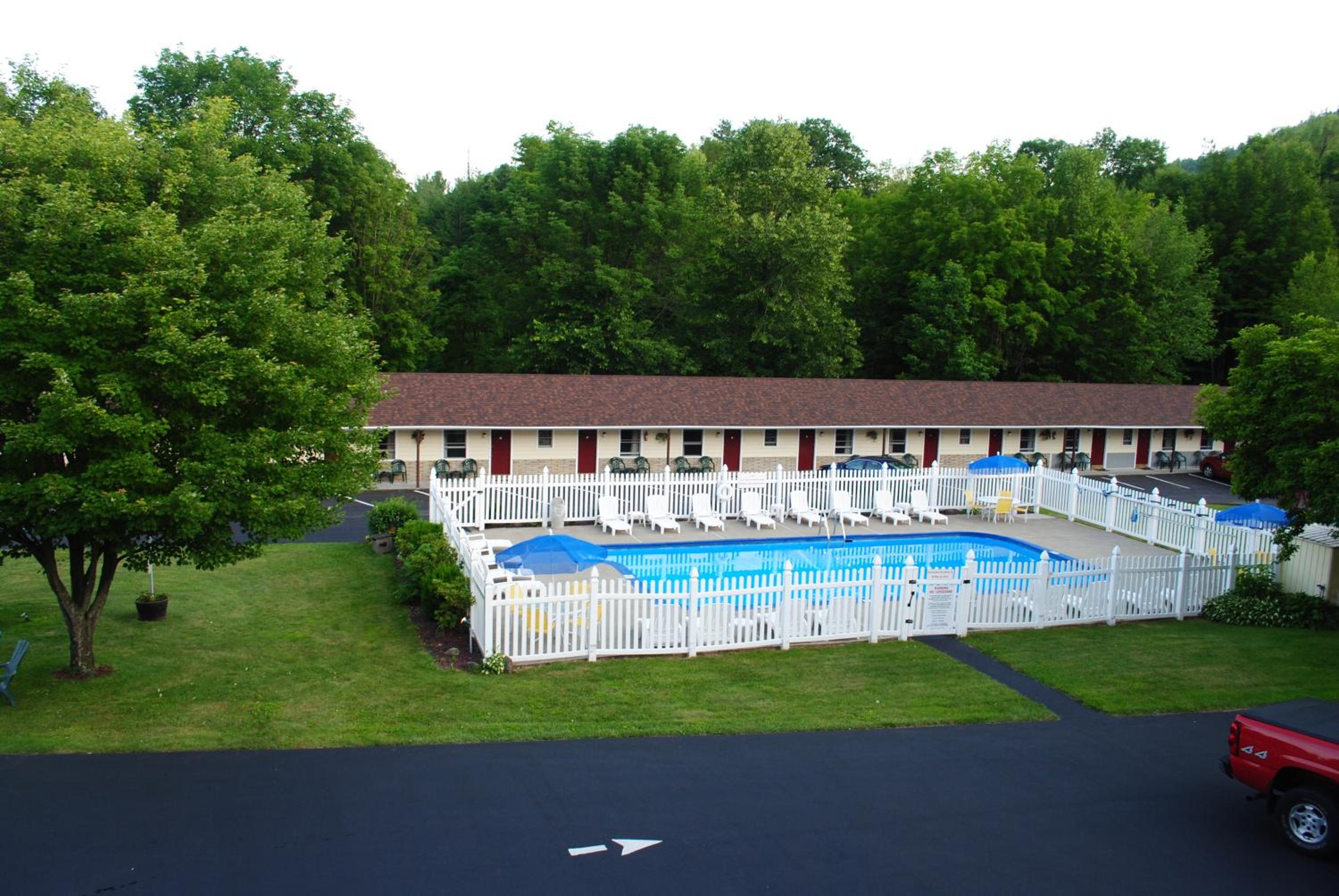 Fran Cove Motel