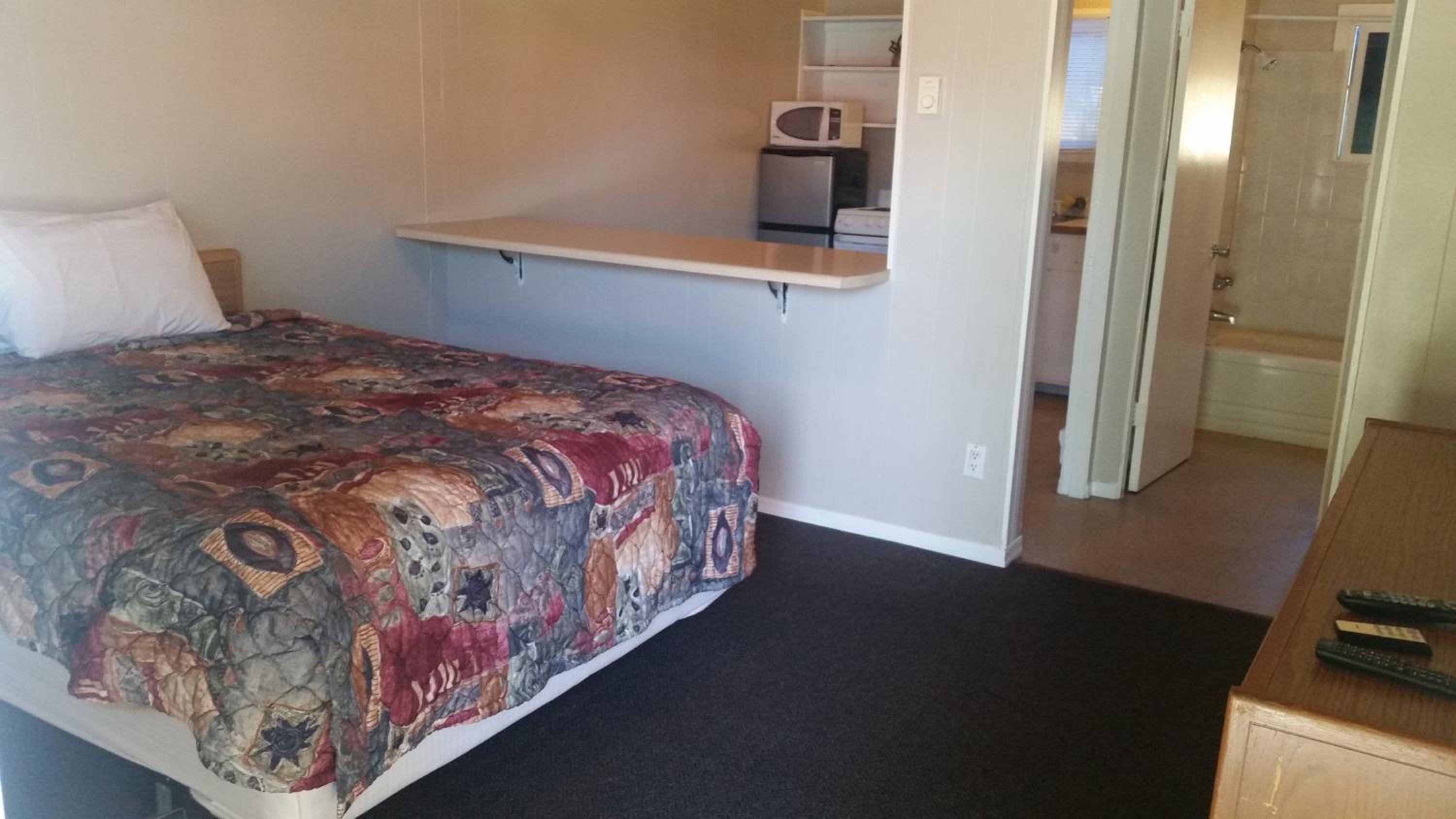 Holiday House Motel