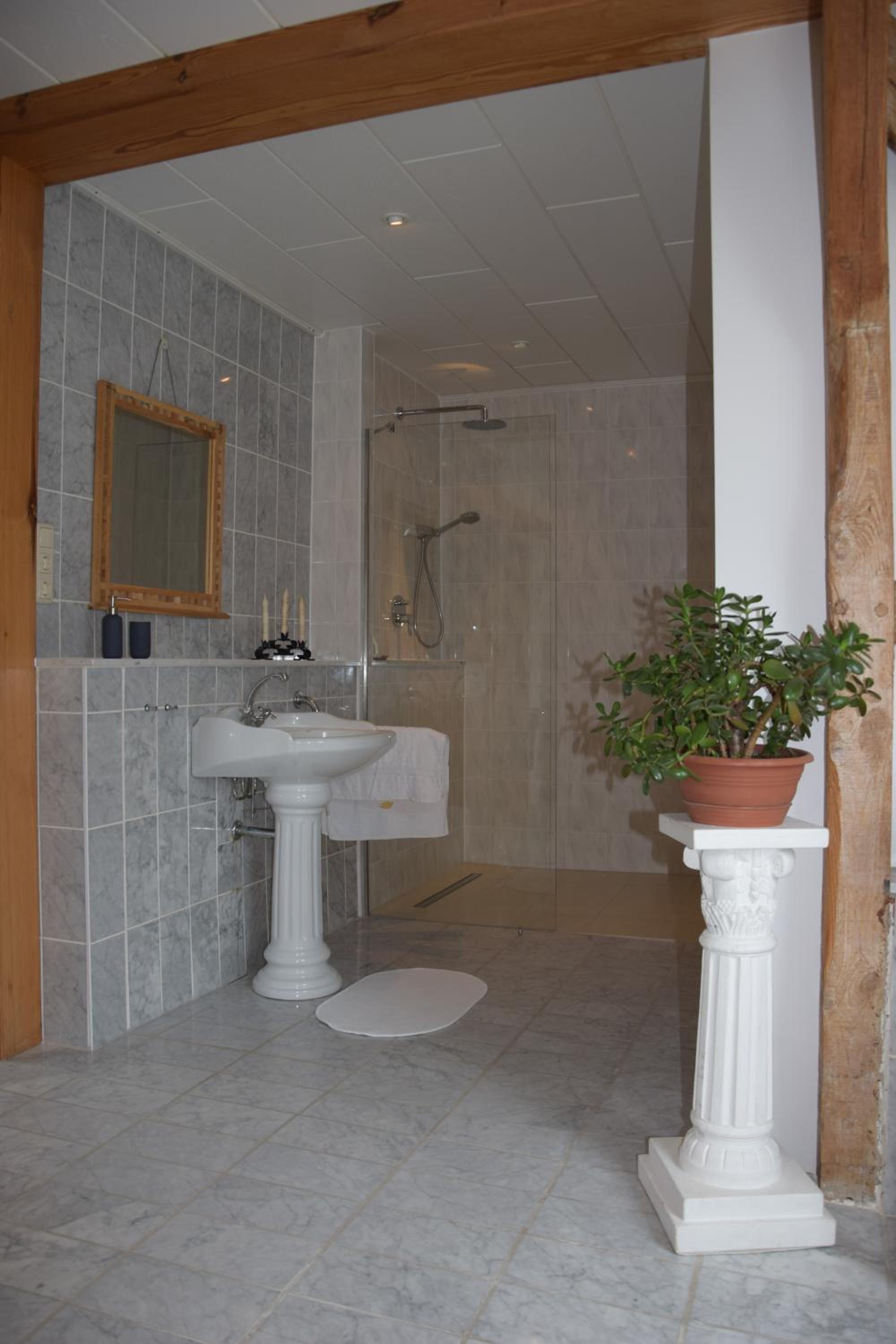 Photo 43