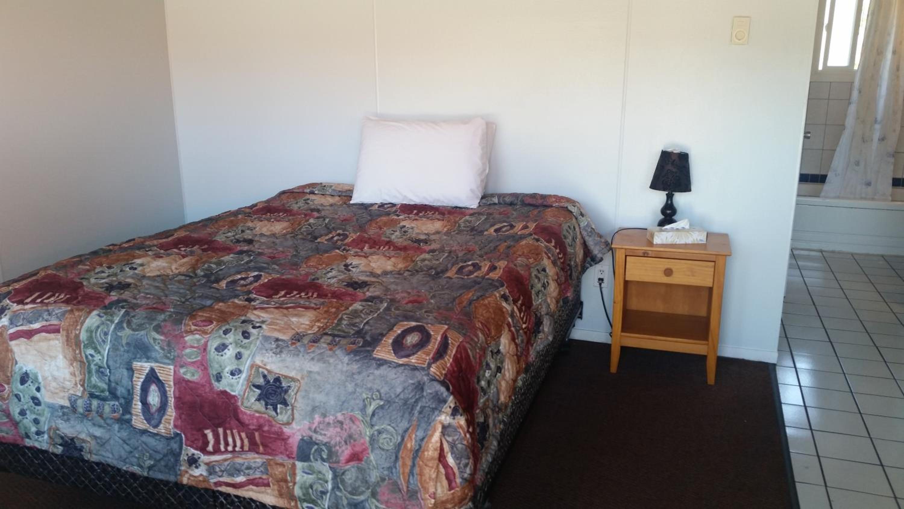 Holiday House Motel
