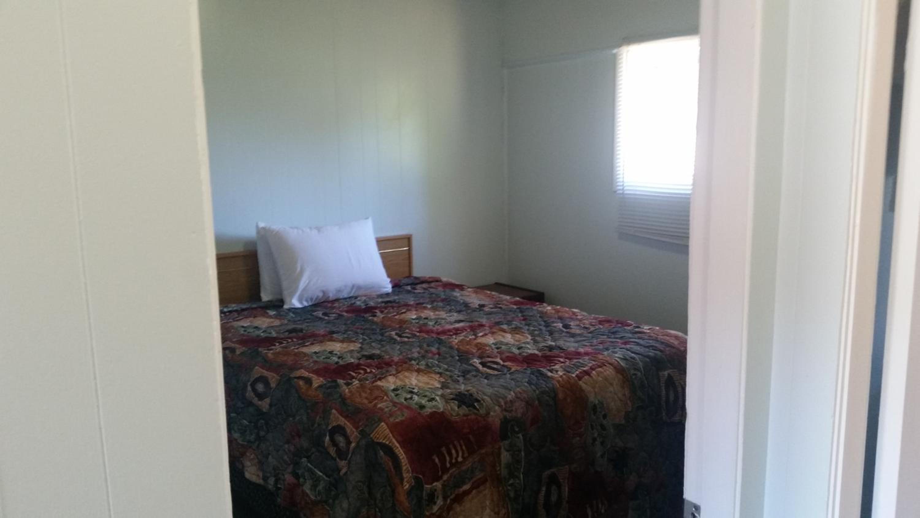 Holiday House Motel