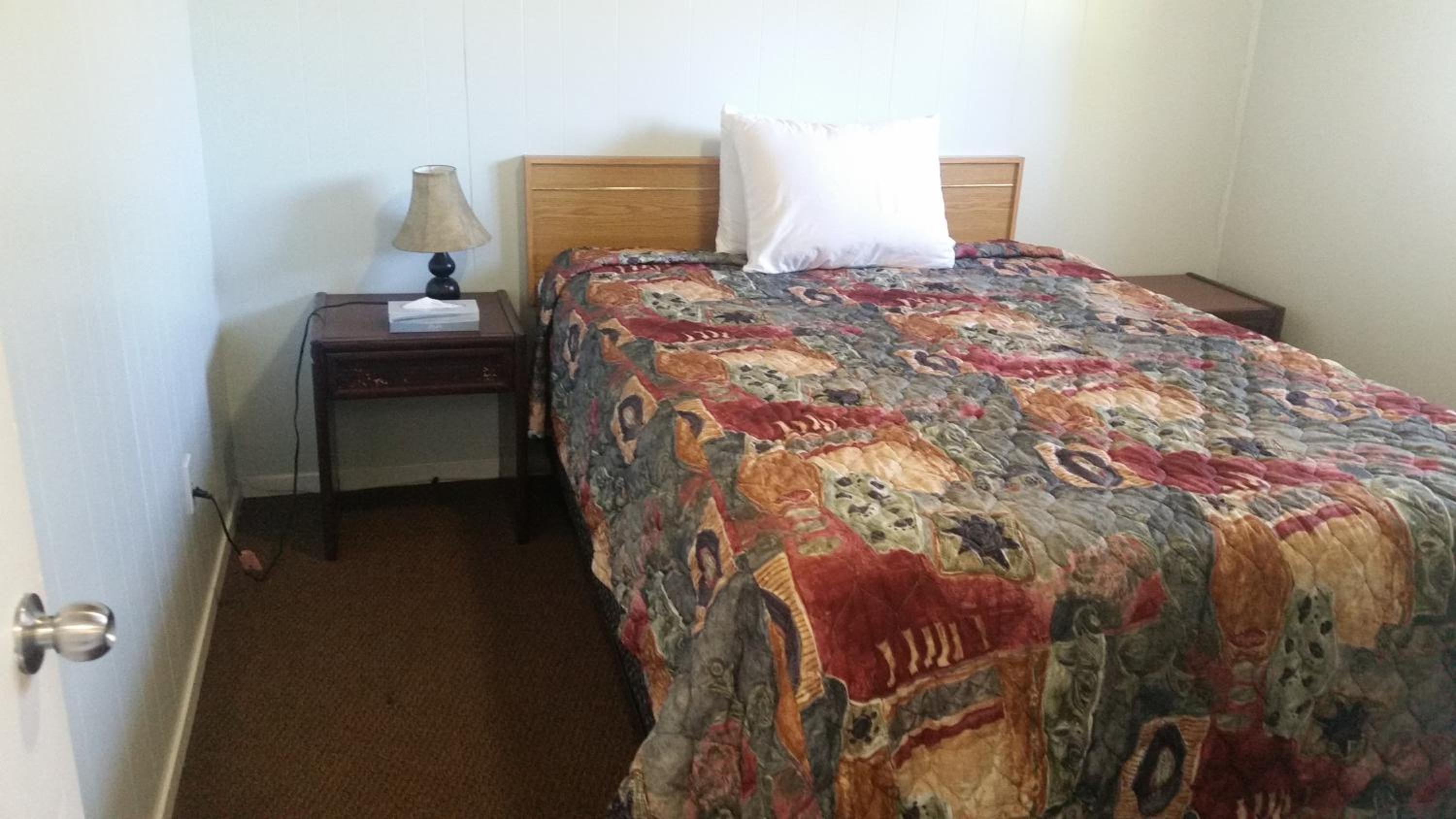 Holiday House Motel