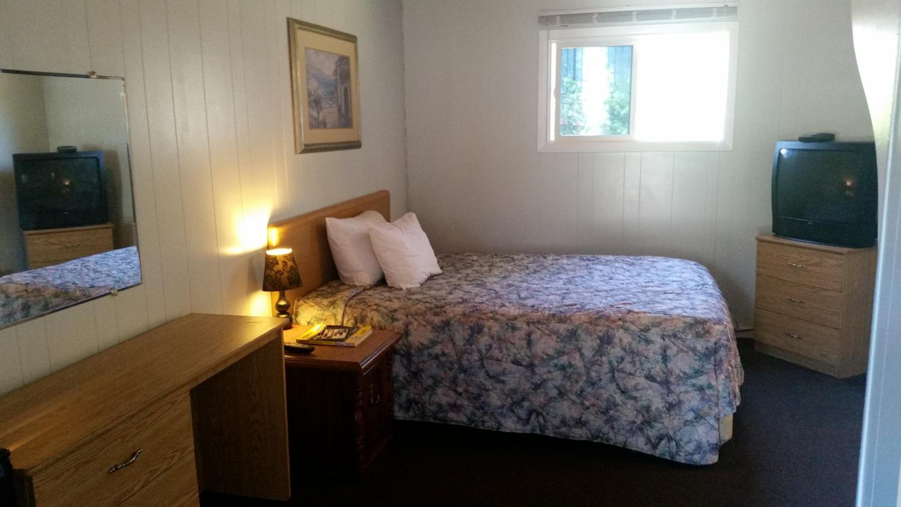 Holiday House Motel