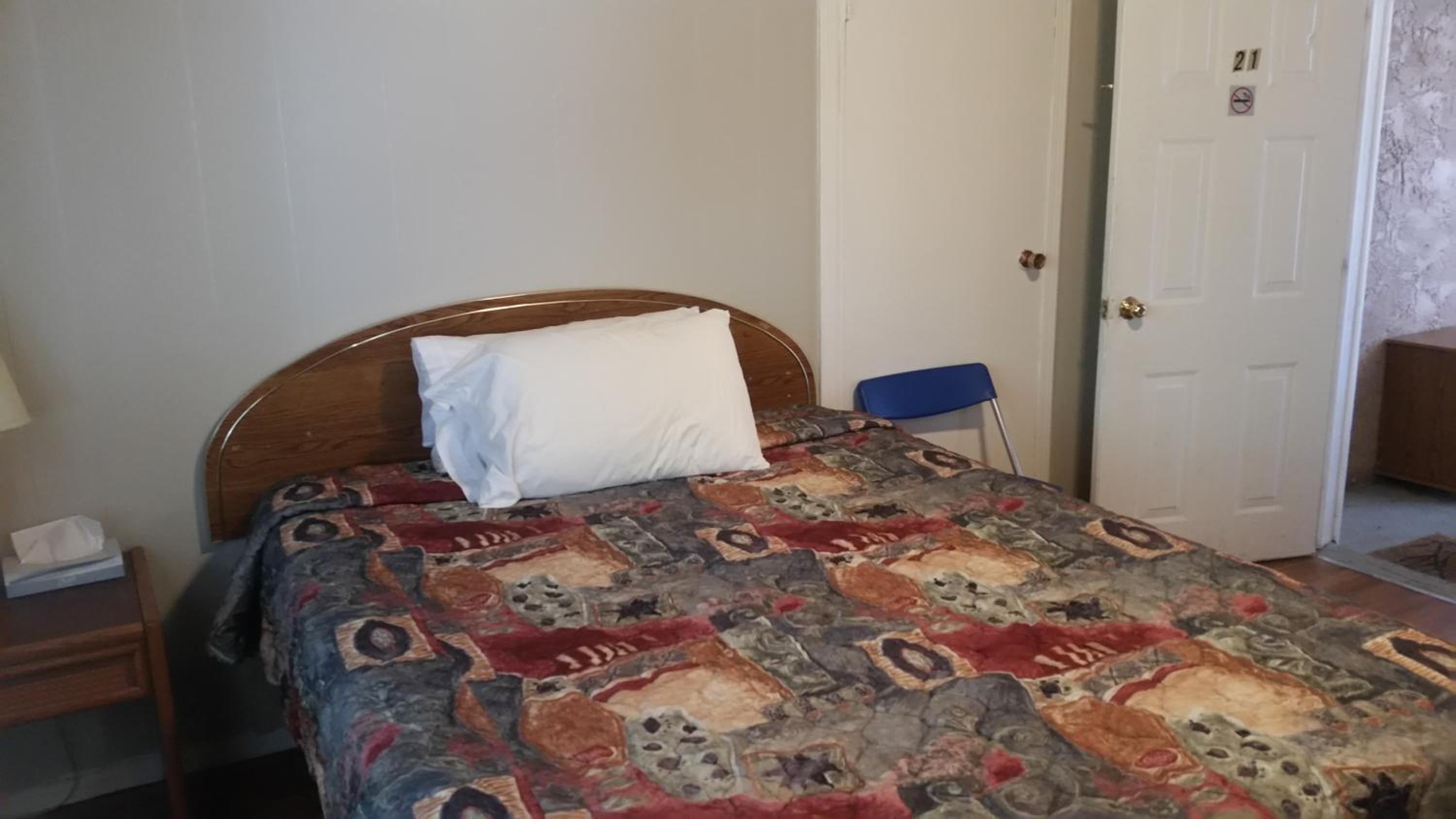Holiday House Motel
