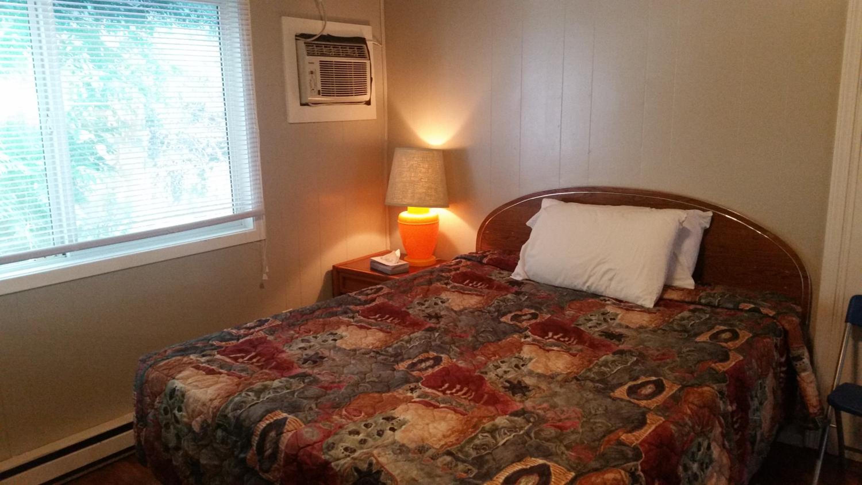 Holiday House Motel