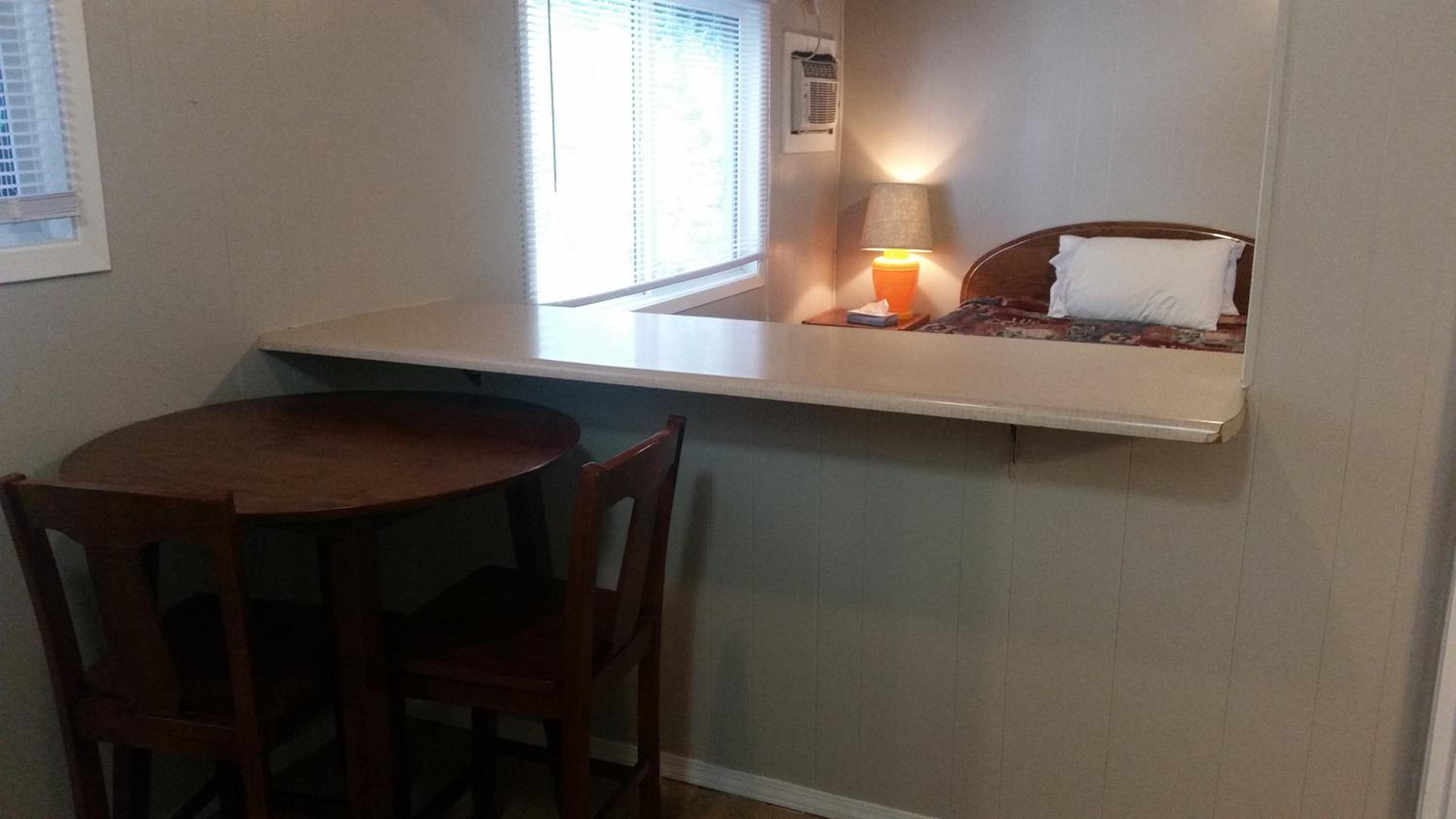 Holiday House Motel - Image 3