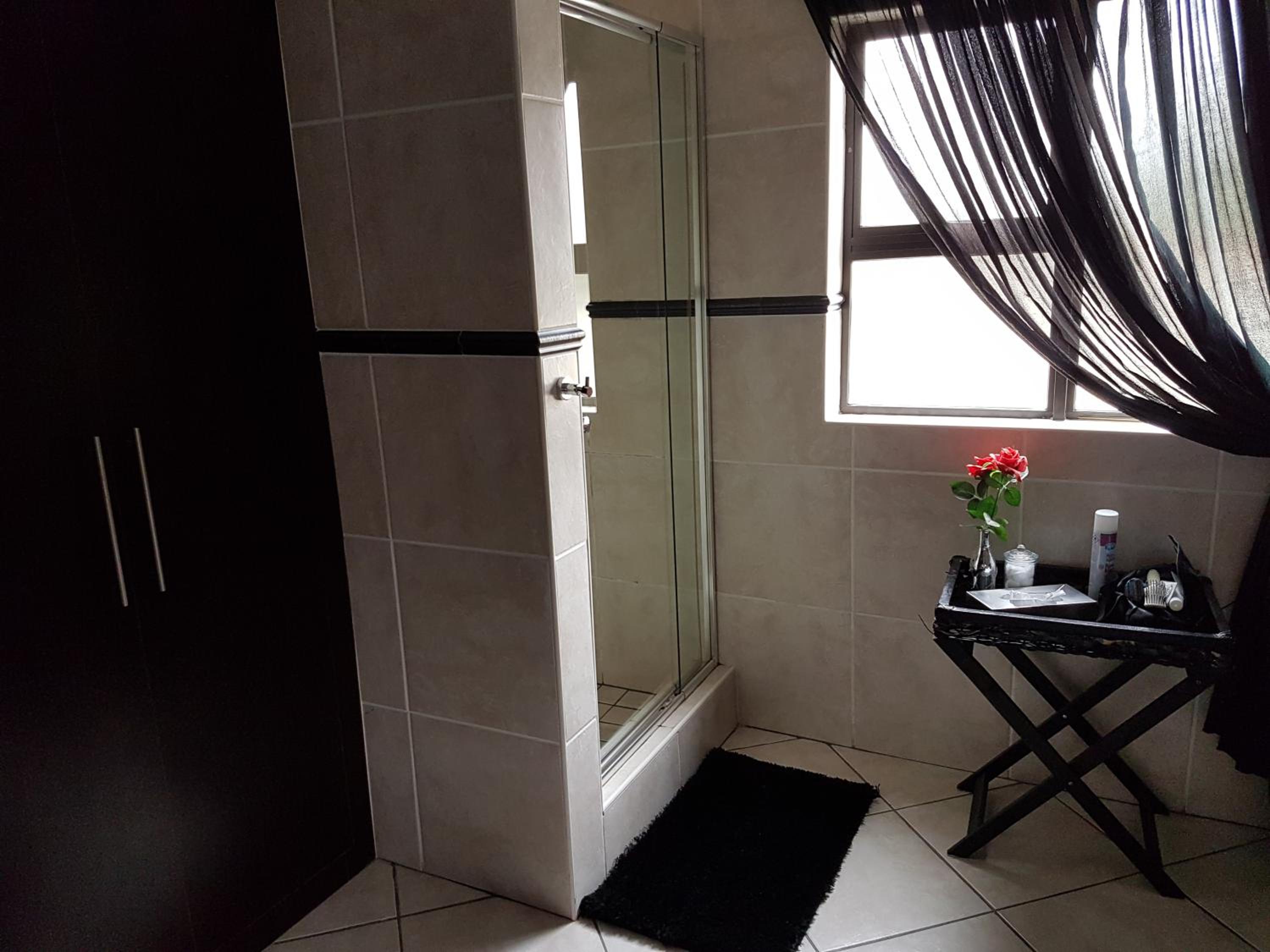 Casa Flora Guesthouse