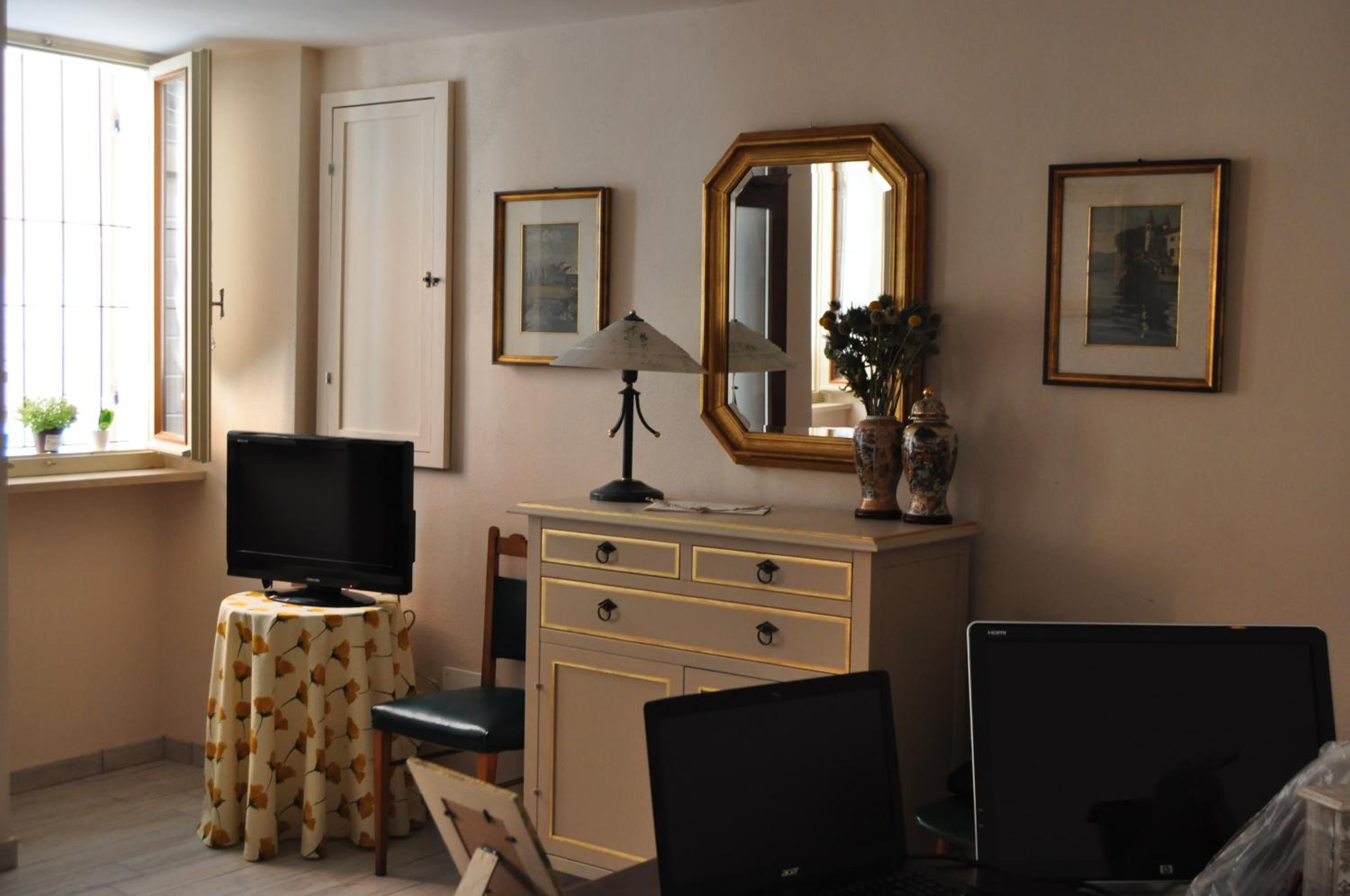 Le Finestre sul Borgo Rooms