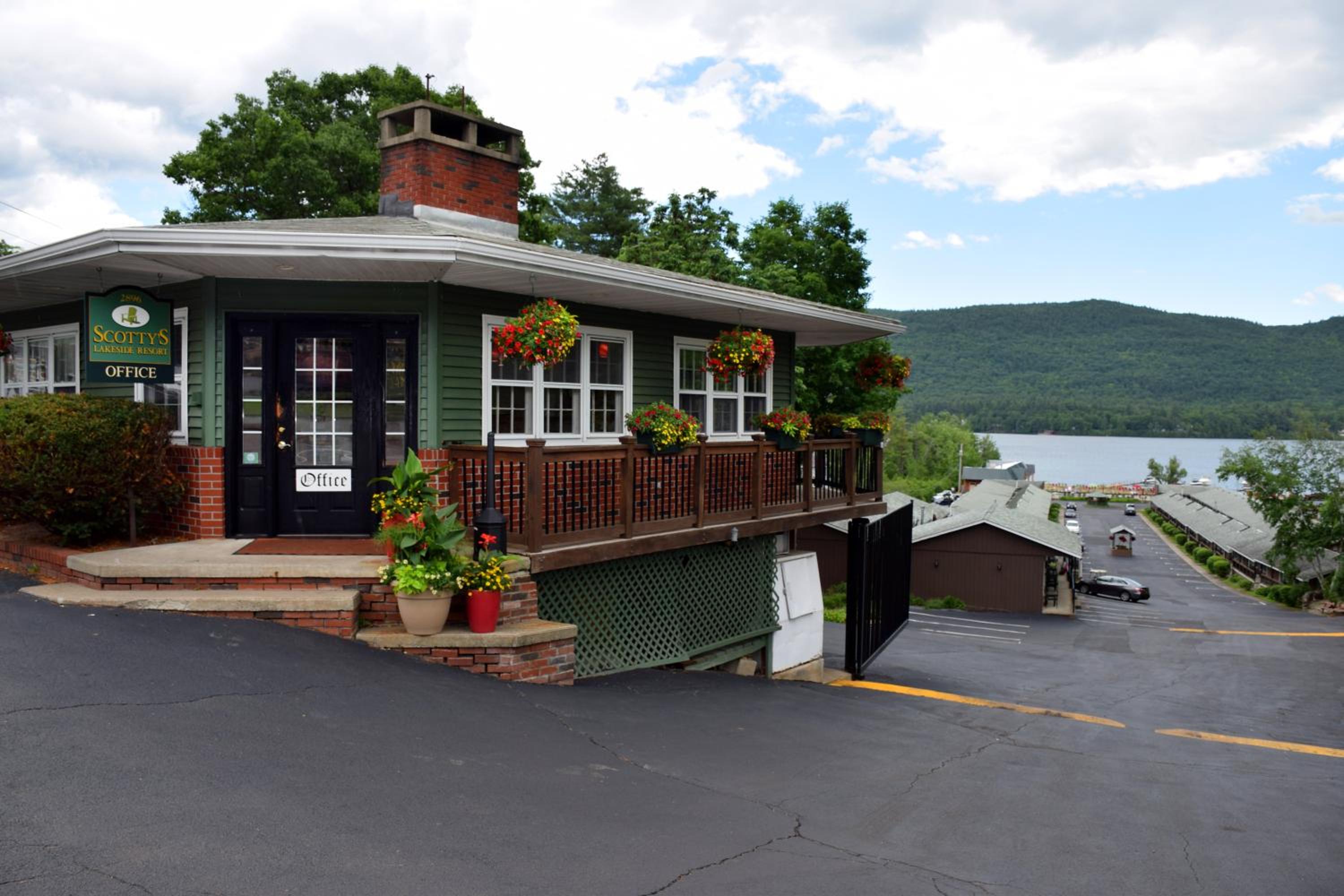 Scotty's Lakeside Resort