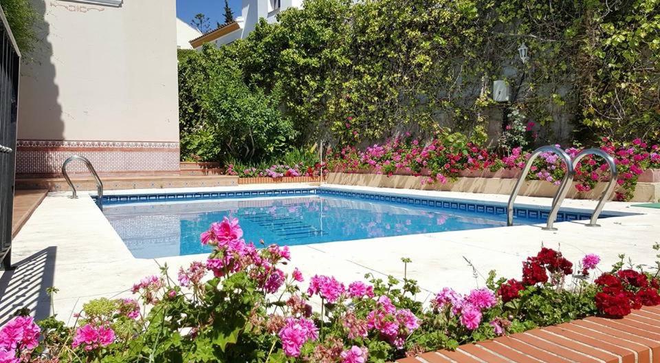 VILLA WITH PRIVATE POOL,NEAR THE BEACH , BBQ, WiFi