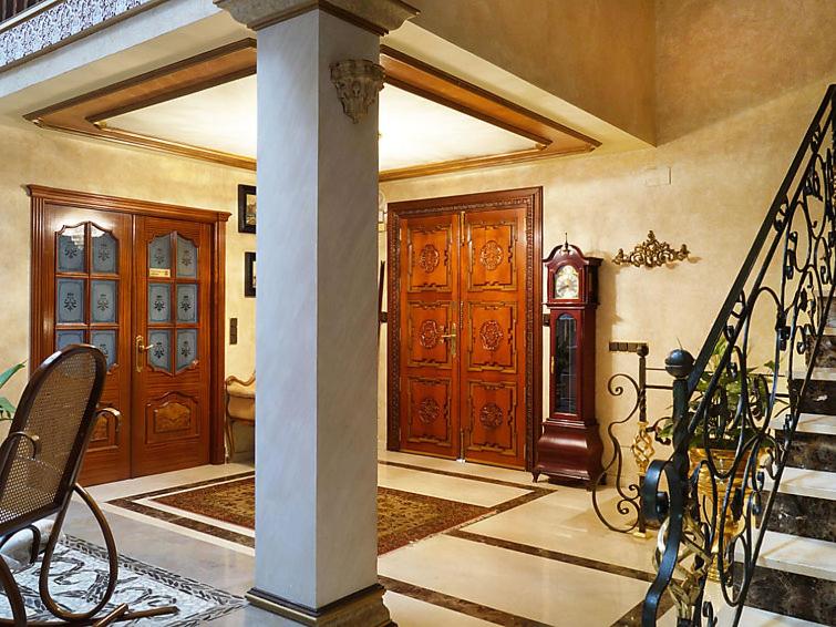 VILLA WITH PRIVATE POOL,NEAR THE BEACH , BBQ, WiFi