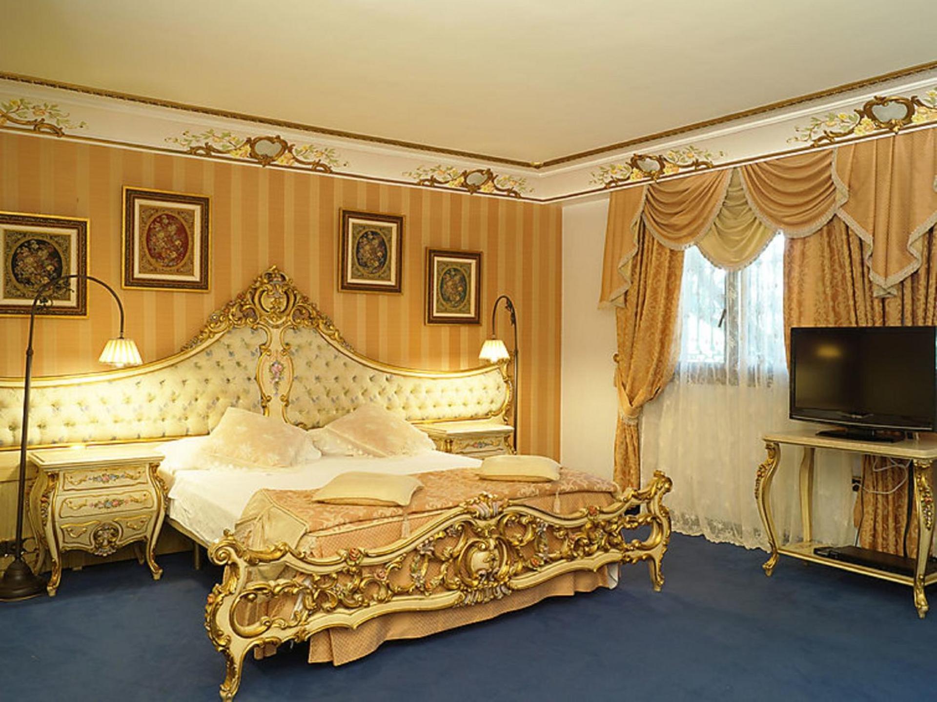 VILLA WITH PRIVATE POOL,NEAR THE BEACH , BBQ, WiFi