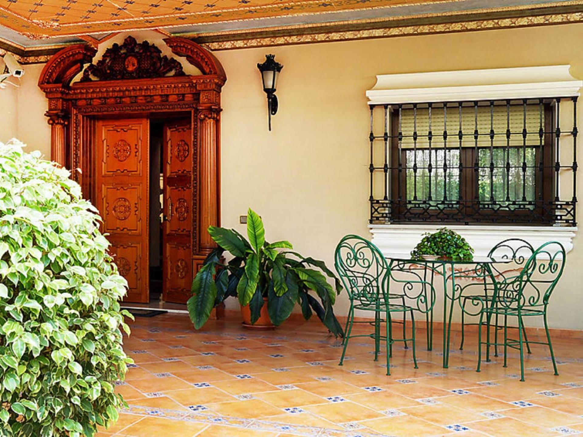 VILLA WITH PRIVATE POOL,NEAR THE BEACH , BBQ, WiFi