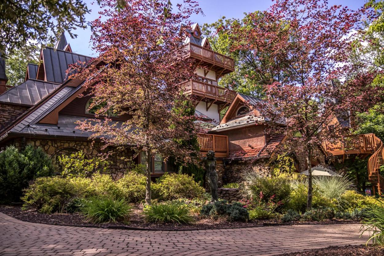 Landoll's Mohican Castle