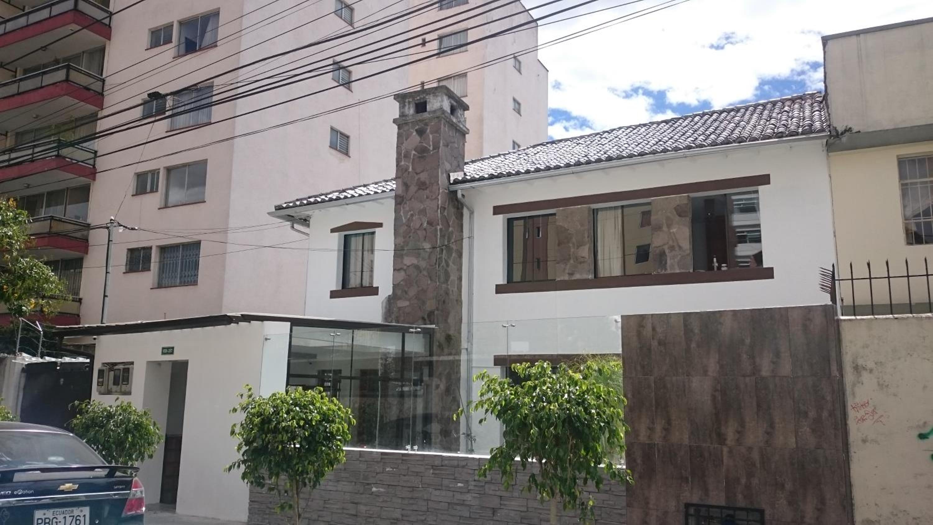 Hotel + Arte - Image 1