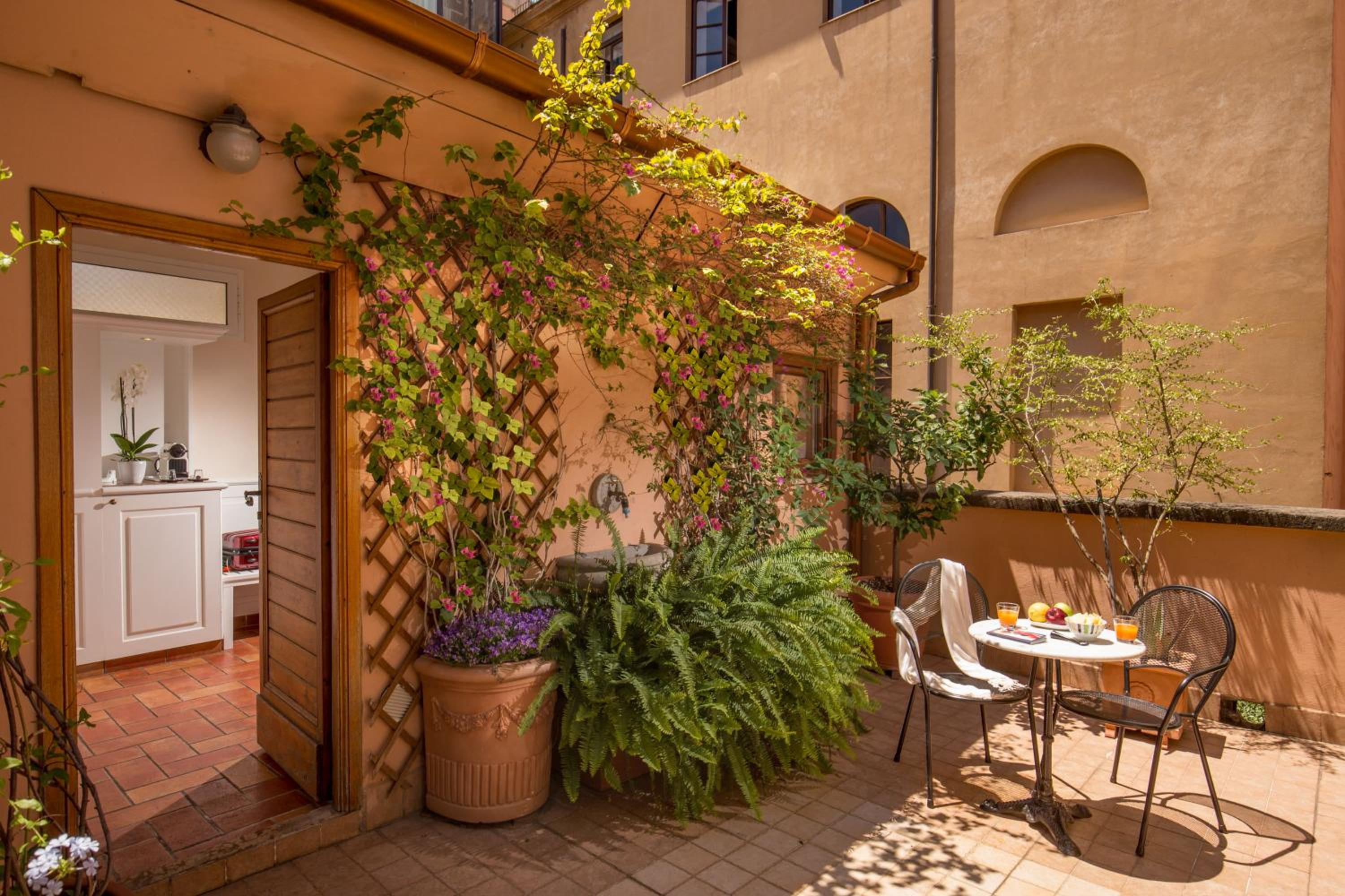 Aenea Inn