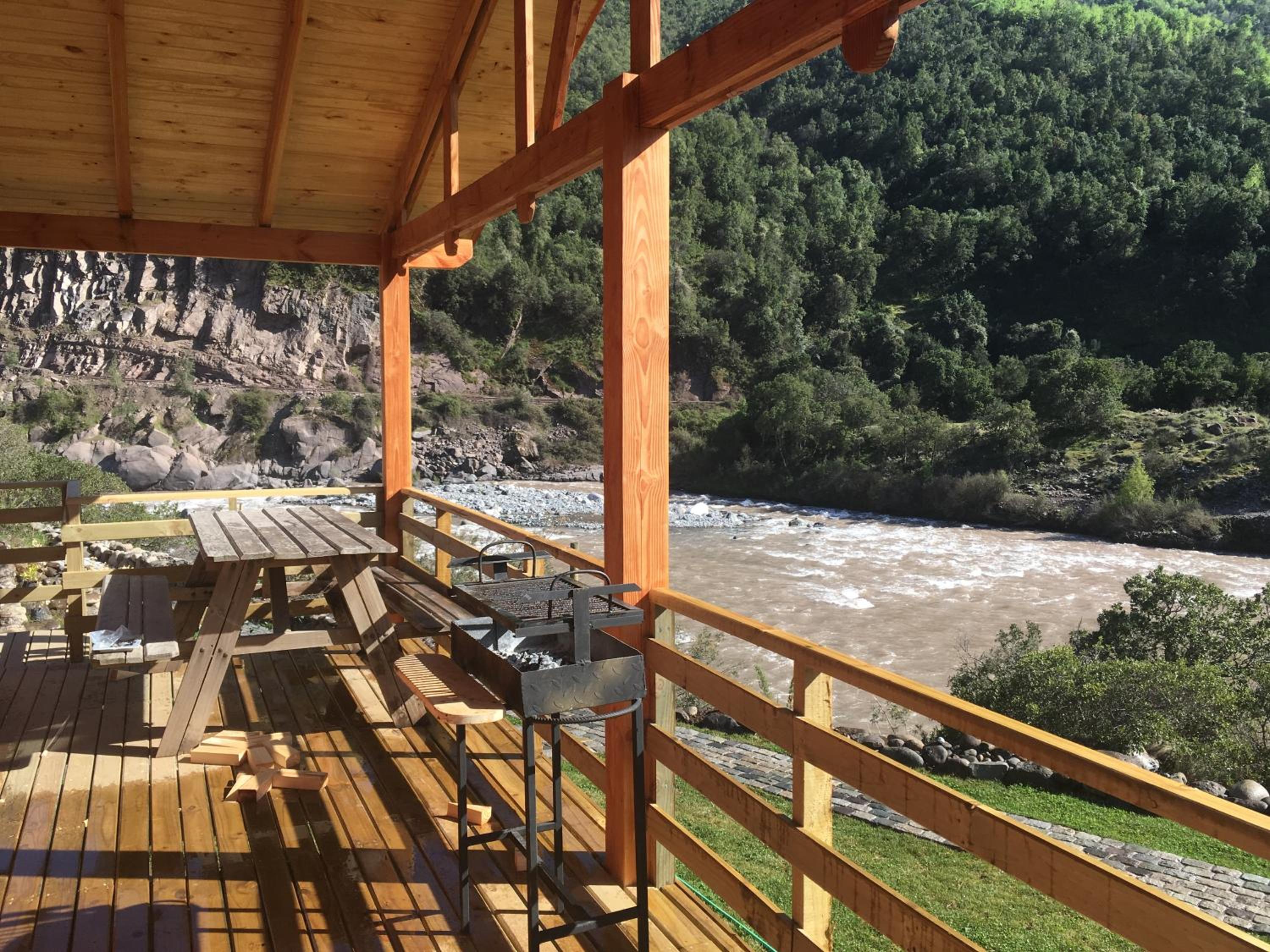 Los Quenes River Lodge