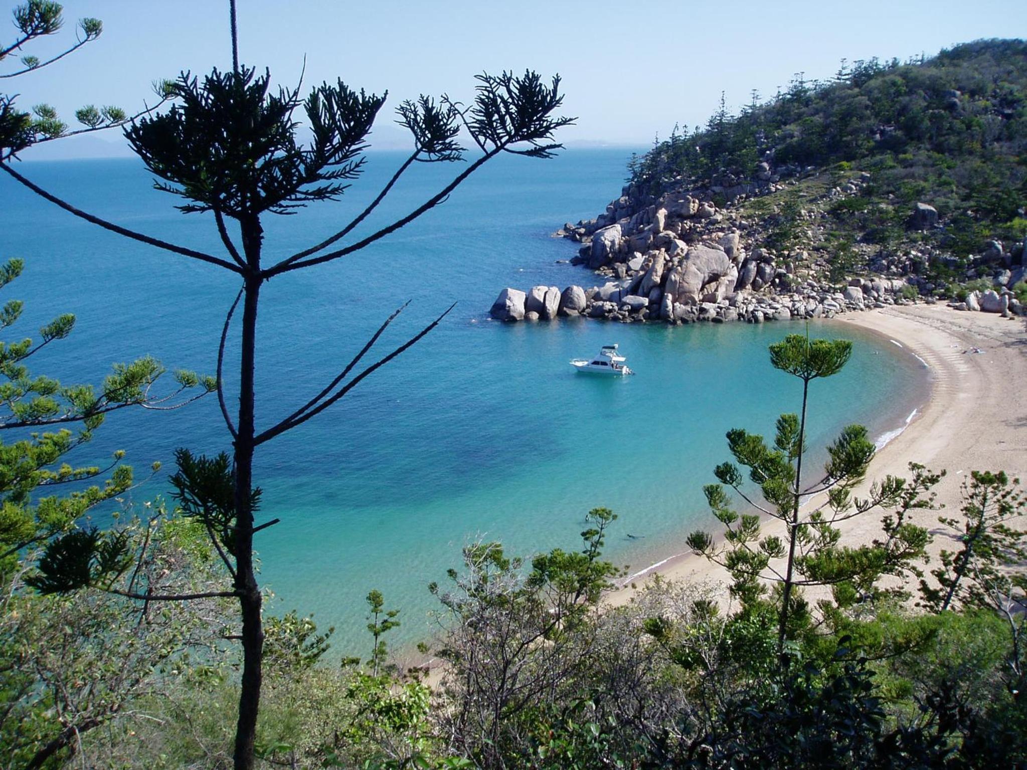 Tropical Palms Resort & 4WD Hire