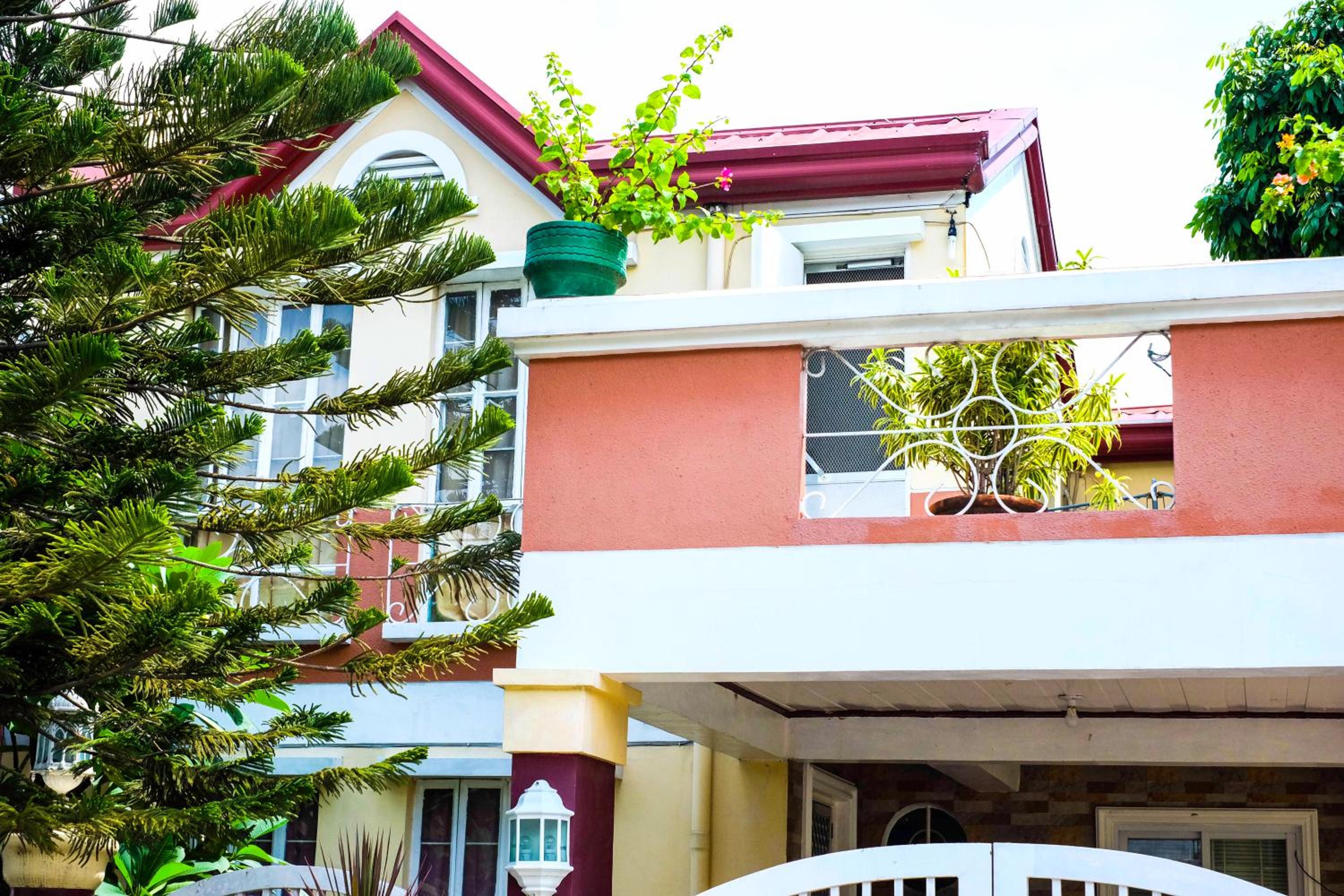 Entire House with 4 rooms near SM Molino and Vermosa Ayala