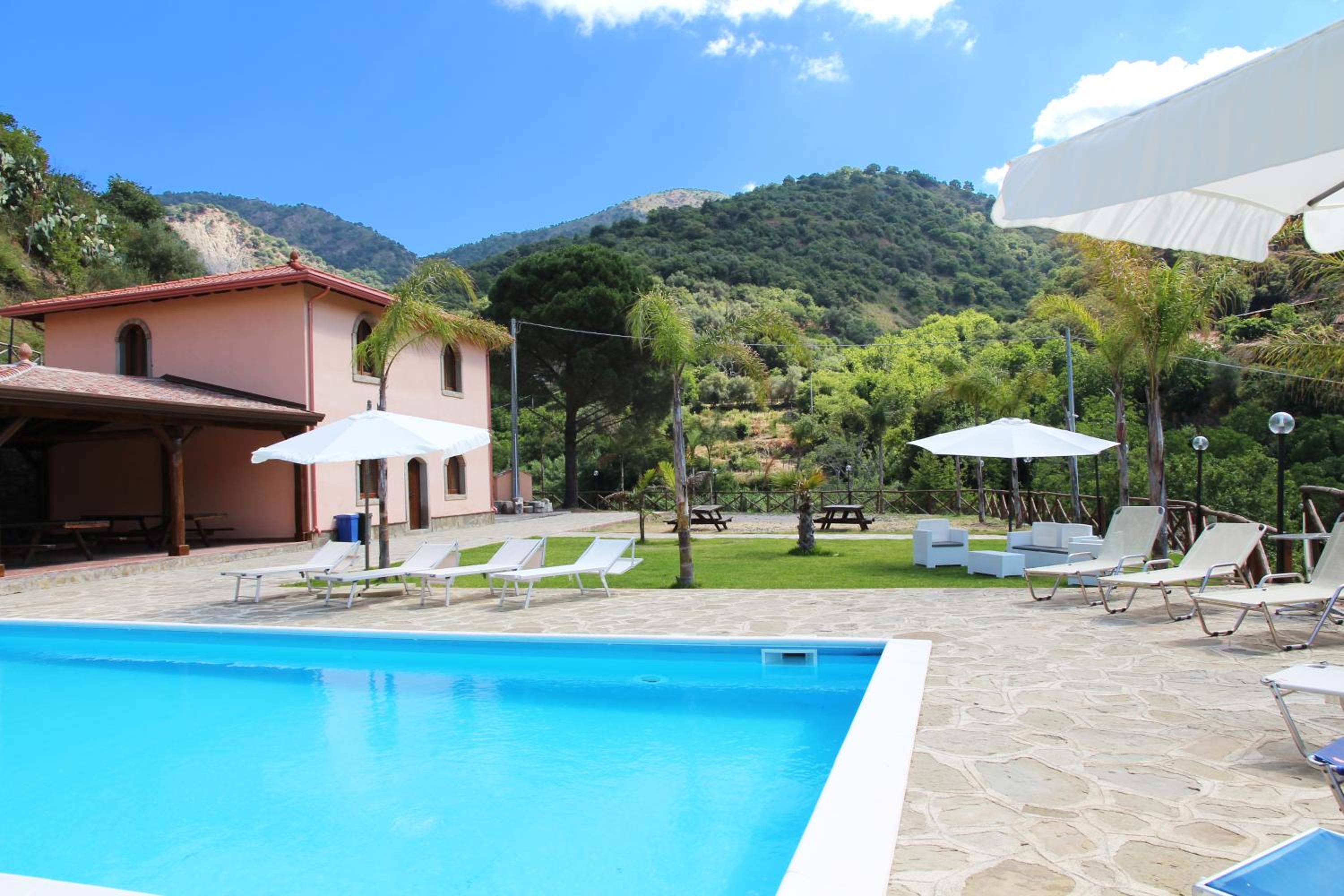 Profetina Village